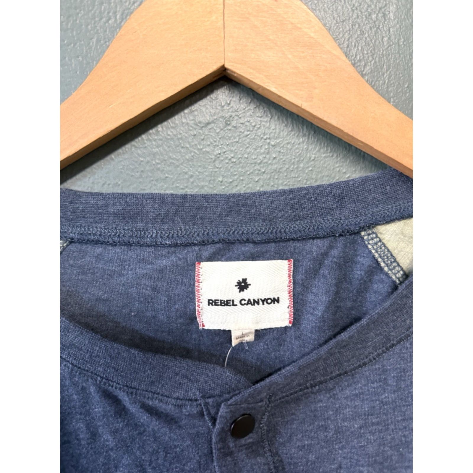 Vintage VINTAGE Rebel Canyon Mens Blue Long Sleeve Henley Shirt Size Large NWT Size US L / EU 52-54 / 3 - 3 Thumbnail