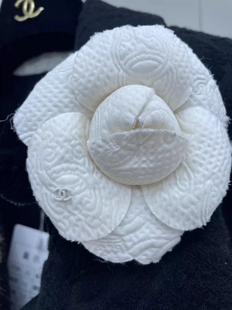 Chanel Chanel 21A Women's Castle Camellia Jacket 2504-Nextarrow Size XXS / US 00 / IT 34 - 3 Thumbnail