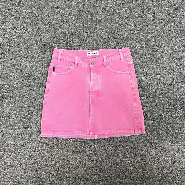 Balenciaga Balenciaga Pink Washed Distressed Denim Shorts Size 35" - 1 Thumbnail