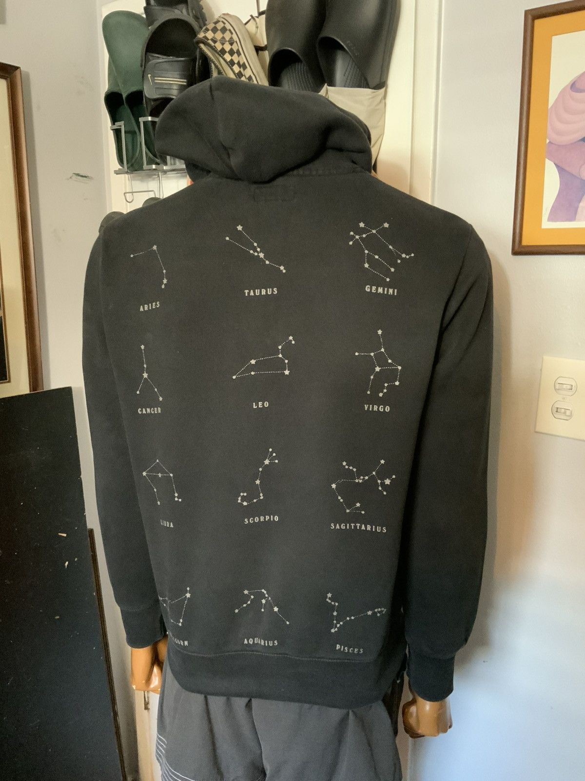 Market Chinatown Market Zodiac Sign Black Pullover Fleece Hoodie Size US S / EU 44-46 / 1 - 8 Thumbnail