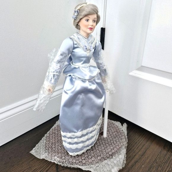 Vintage Danbury Mint Wedding Day Final Touches MOTHER Porcelain Doll Size ONE SIZE - 6 Thumbnail