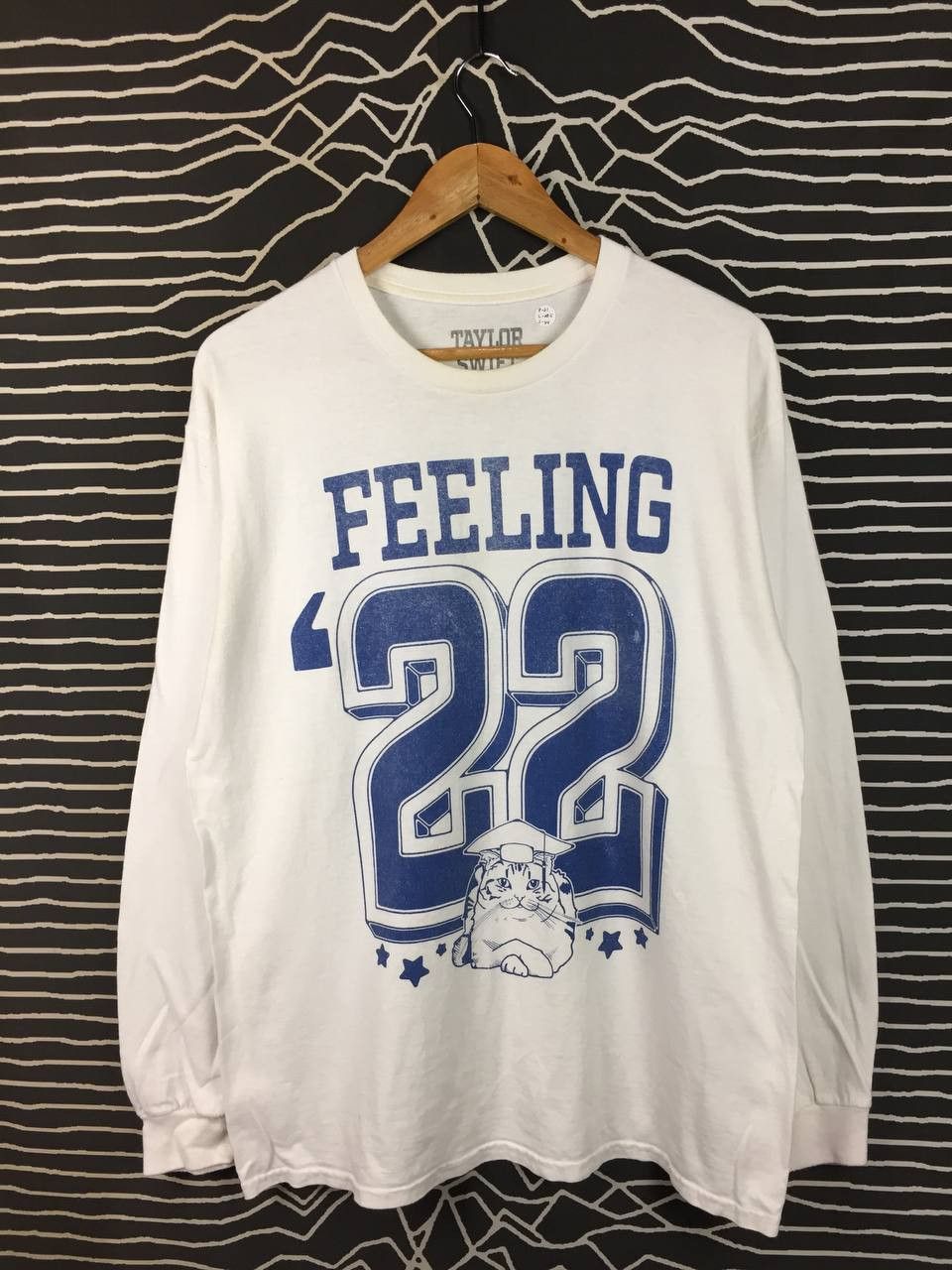 Band Tees Taylor Swift Feeling 22 Cat Graduation Long Sleeve Tee Size US L / EU 52-54 / 3 - 1 Thumbnail