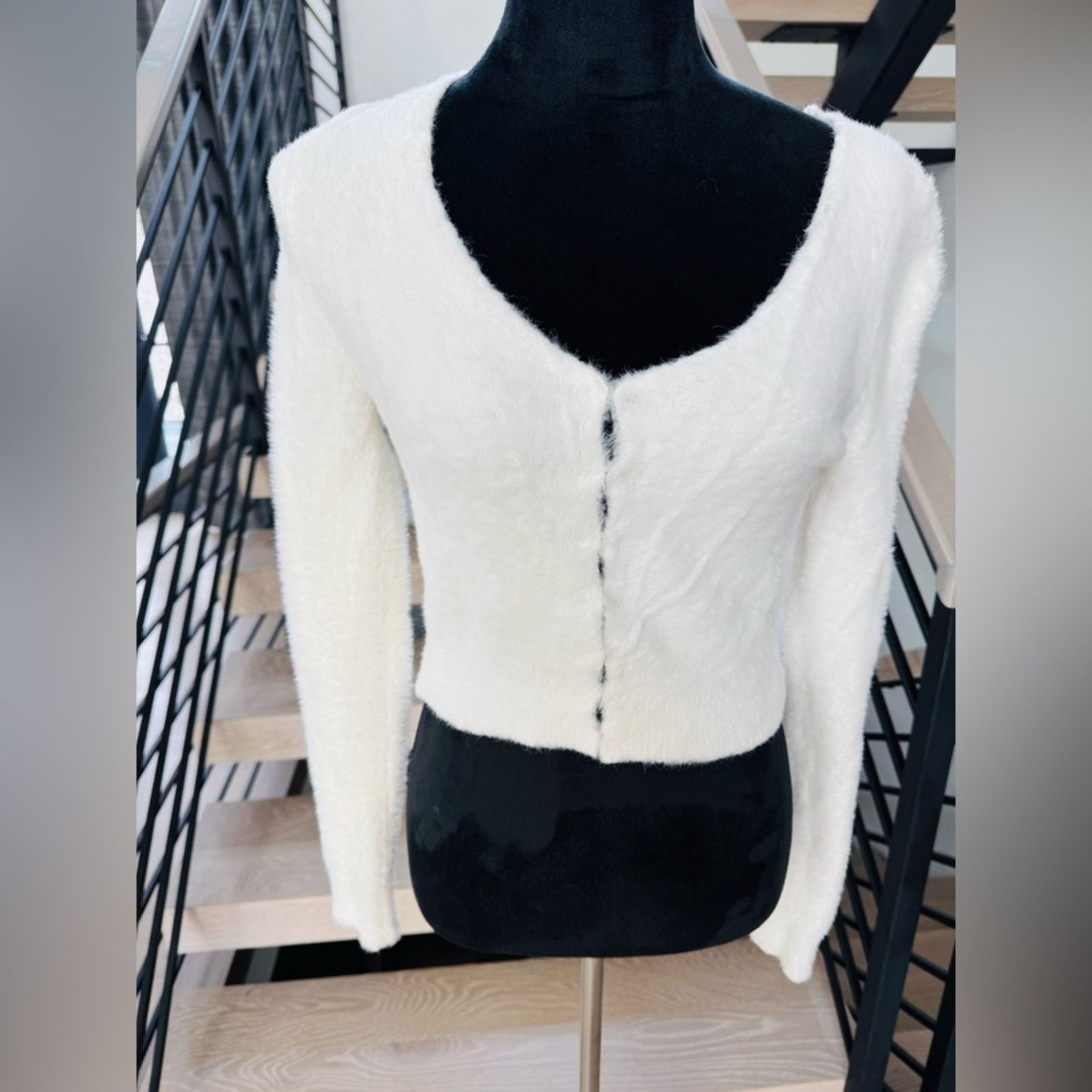 Other New White Button-Back V-Neck Crop Sweater size S Size S / US 4 / IT 40 - 1 Thumbnail