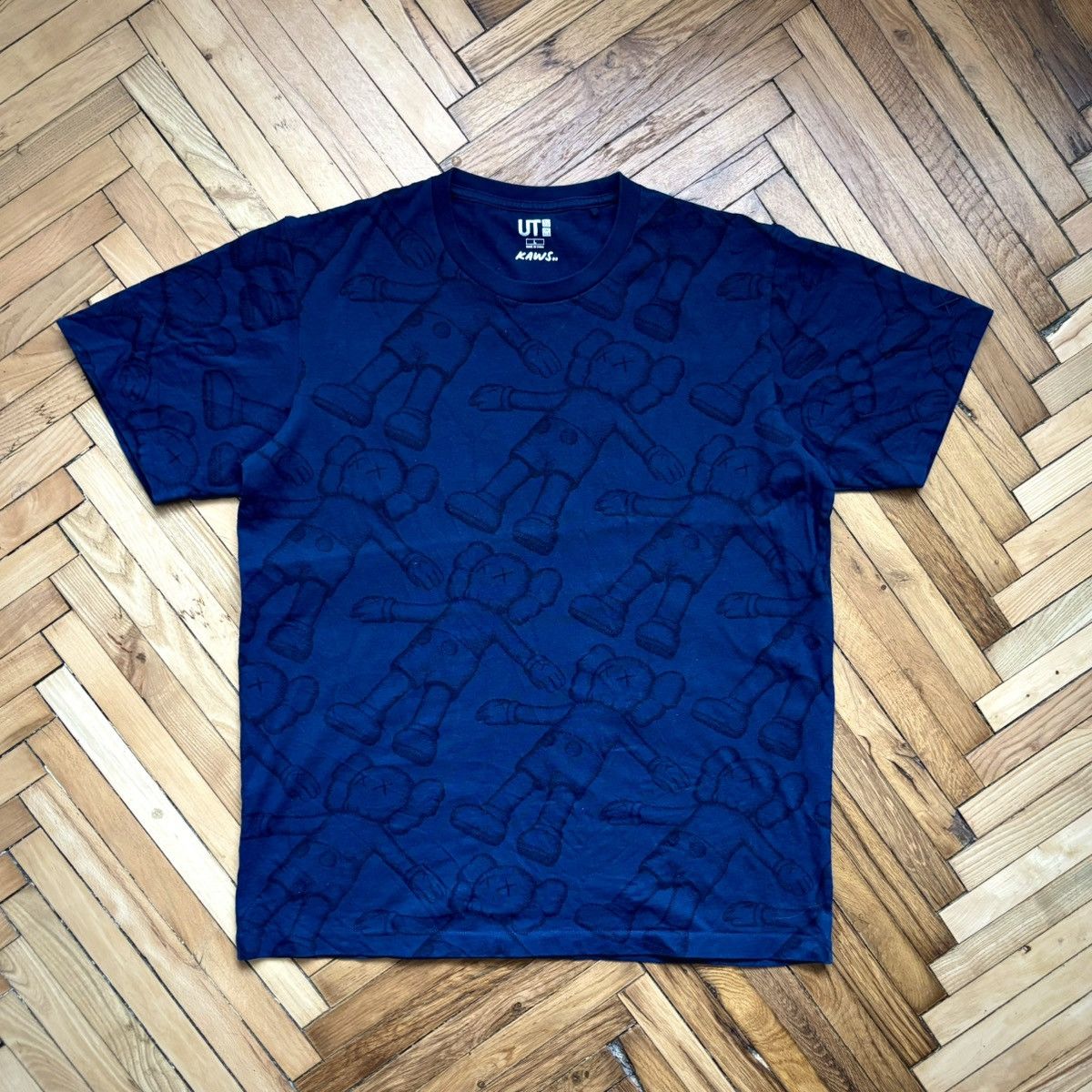 Kaws × Uniqlo Vintage Japanese Kaws x Uniqlo Monogram T-Shirt Y2K Punk Size US M / EU 48-50 / 2 - 1 Thumbnail