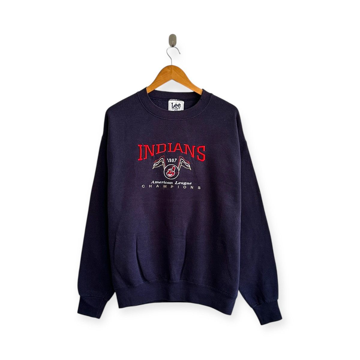 Vintage vintage 1997 cleveland indians embroidered logo sweatshirts Size US M / EU 48-50 / 2 - 1 Thumbnail