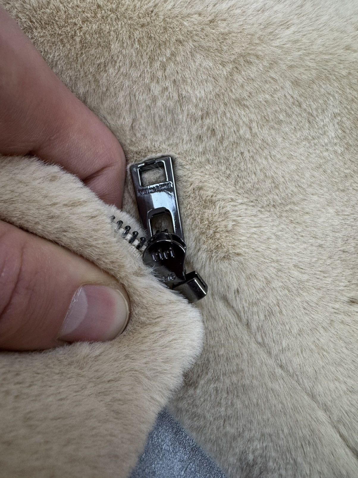 Zadig & Voltaire ZADIG & VOLTAIRE Teddy Soft Jacket Beige Faux Fur Womens Size S / US 4 / IT 40 - 15 Thumbnail