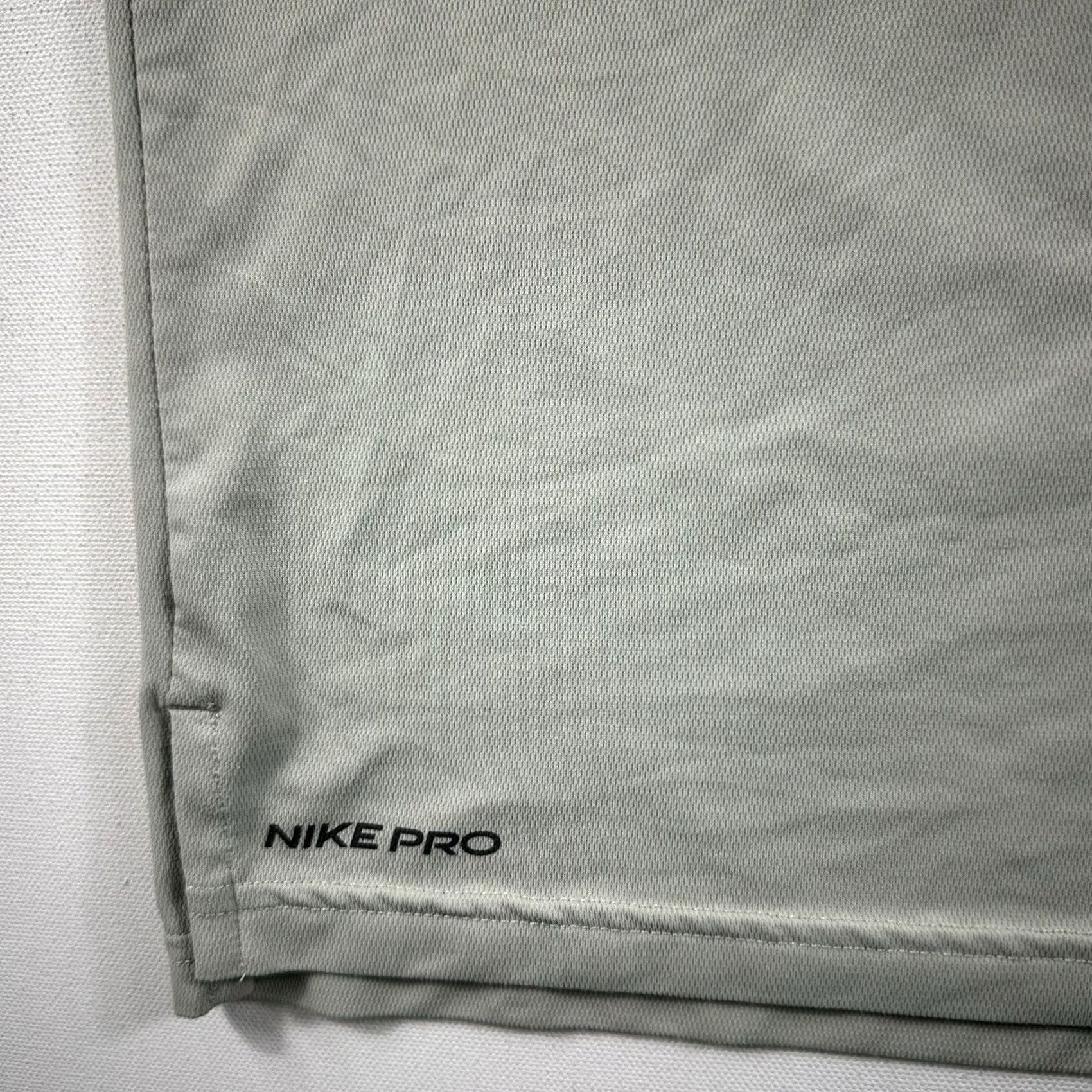 Nike Nike Pro Tank Top Mens Small Active Training Active Gym Sport Clash Running Gray Tank Sleeveless Mens S Regular Nike Pro Sport Fitness Running Jogging Size US S / EU 44-46 / 1 - 5 Thumbnail