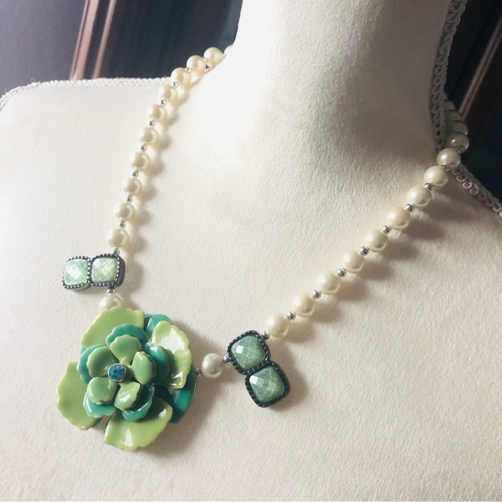Handmade Handcrafted classy elegant Pearl metal flower necklace Size ONE SIZE - 1 Thumbnail