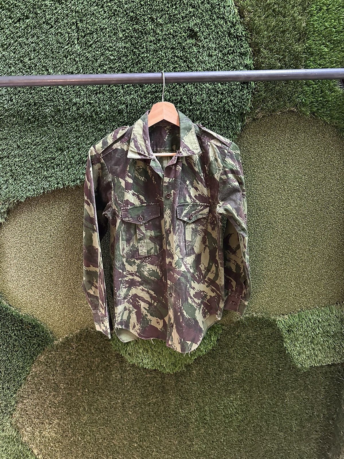 Vintage Vintage Camouflage Button-up Shirt Small Size US S / EU 44-46 / 1 - 1 Thumbnail