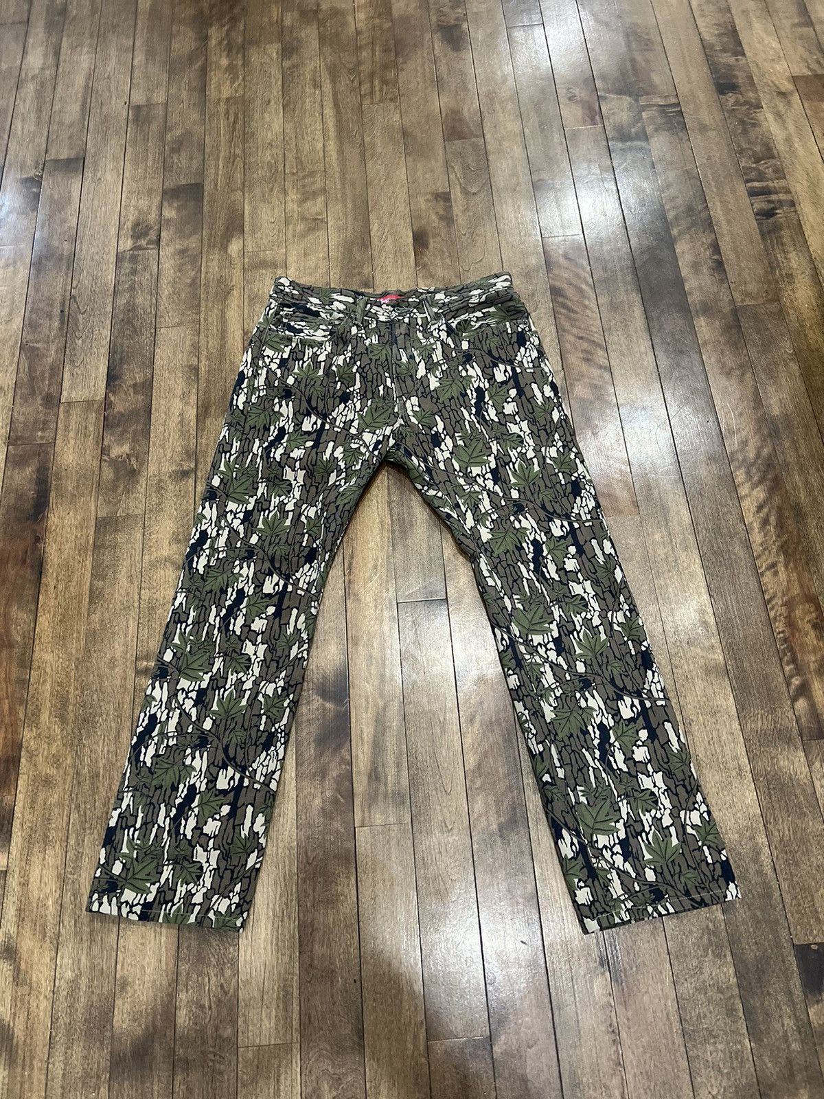 Supreme levis pants deals