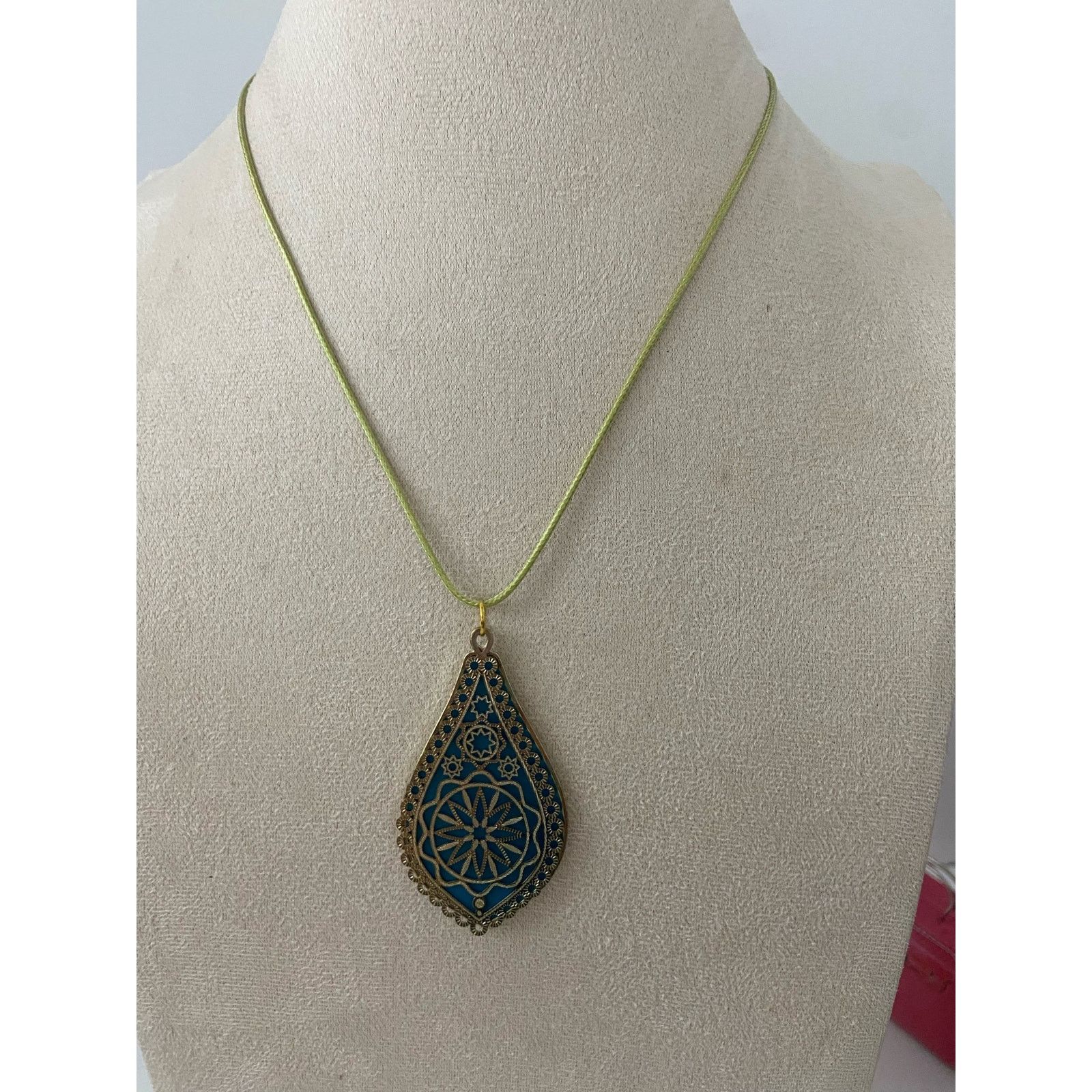 Handmade teardrop pendant necklace Size ONE SIZE - 1 Thumbnail