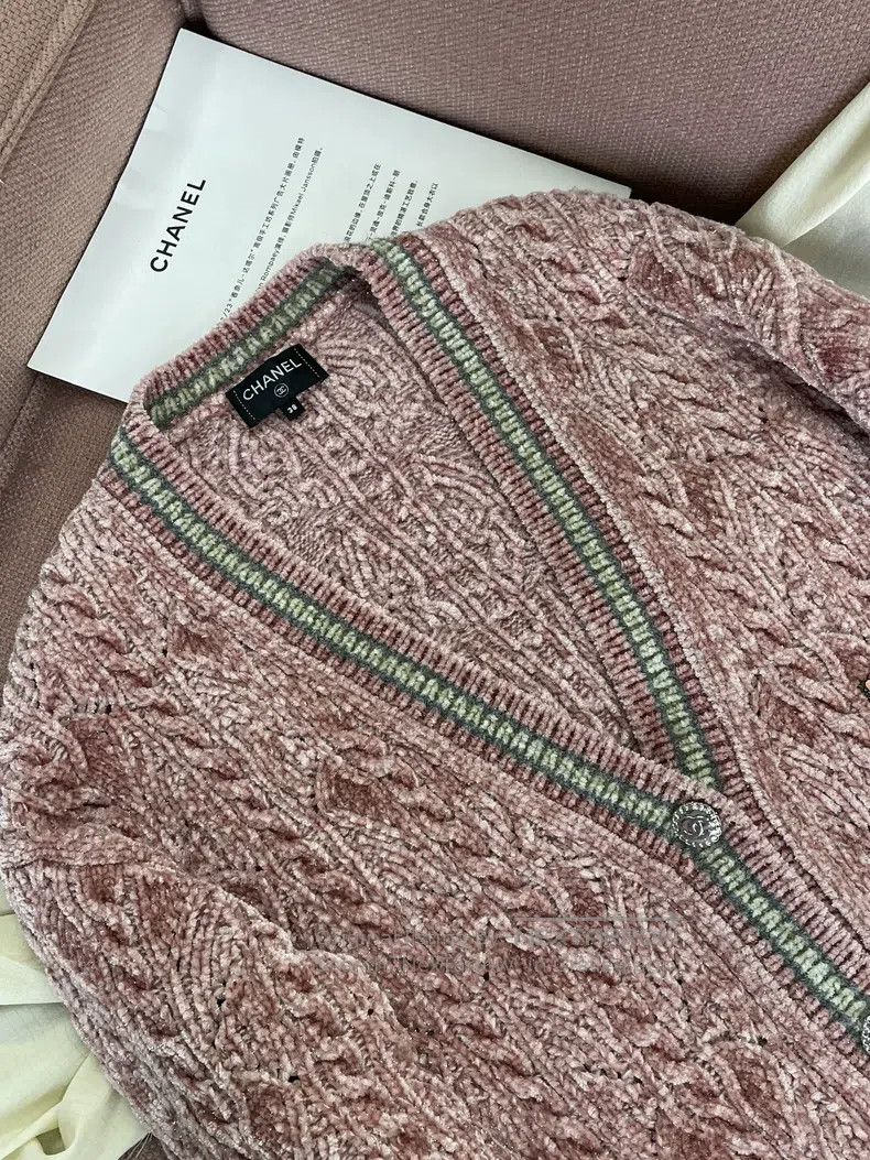 Chanel Chanel 22B pink velvet size 5 sequin medium-length cardiga Size XS / US 0-2 / IT 36-38 - 2 Thumbnail
