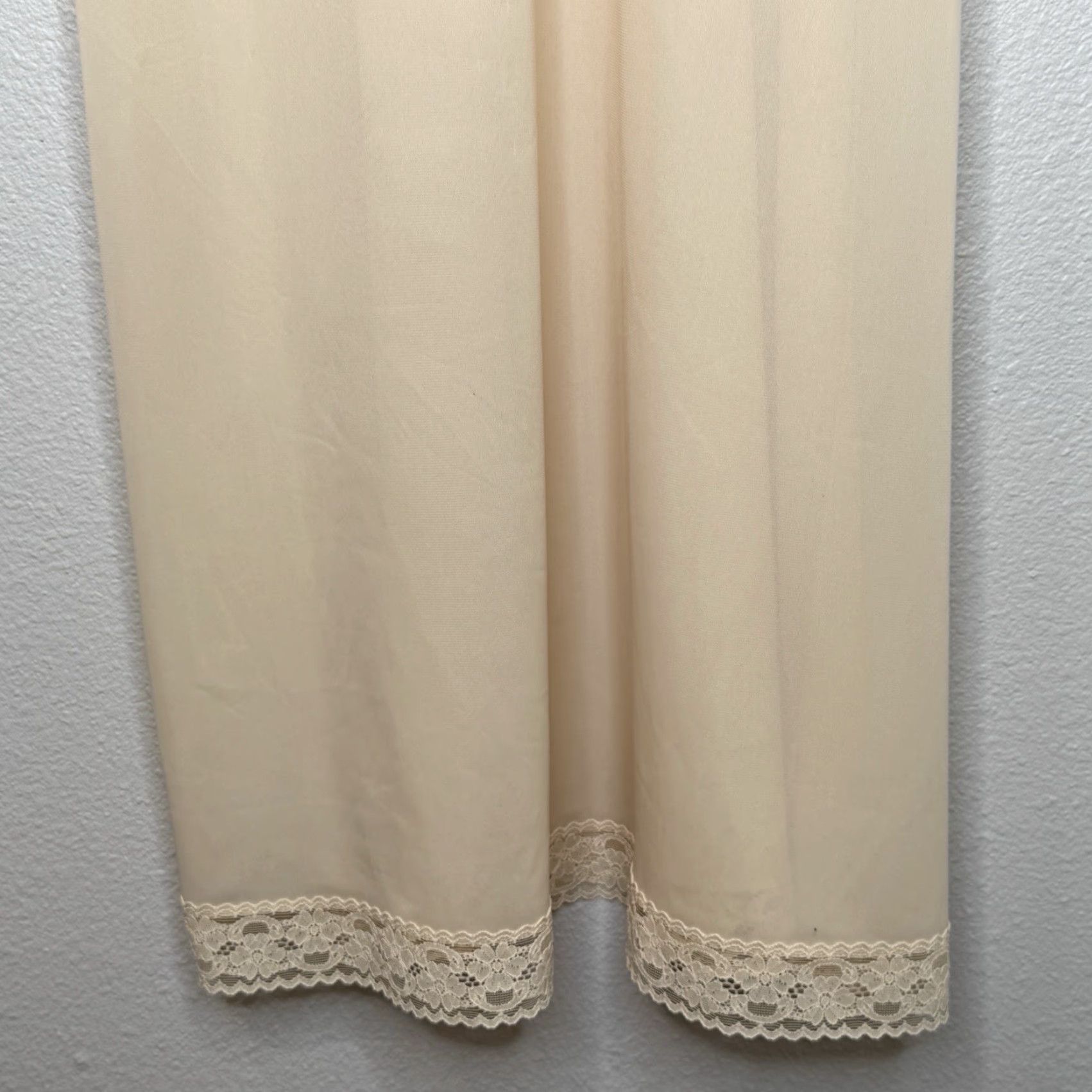 Vintage VINTAGE Vanity Fair Slip Knee Length 34 24" Beige Adjustable Strap Nylon NEW USA Womens Secret? <— stop Size ONE SIZE - 4 Thumbnail