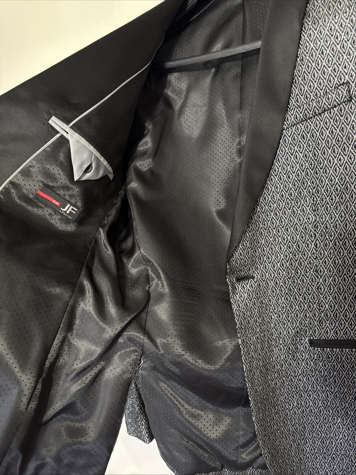 Designer Diamond-Patterned Black Tuxedo Jacket with Satin Lapel Size 40S - 2 Thumbnail