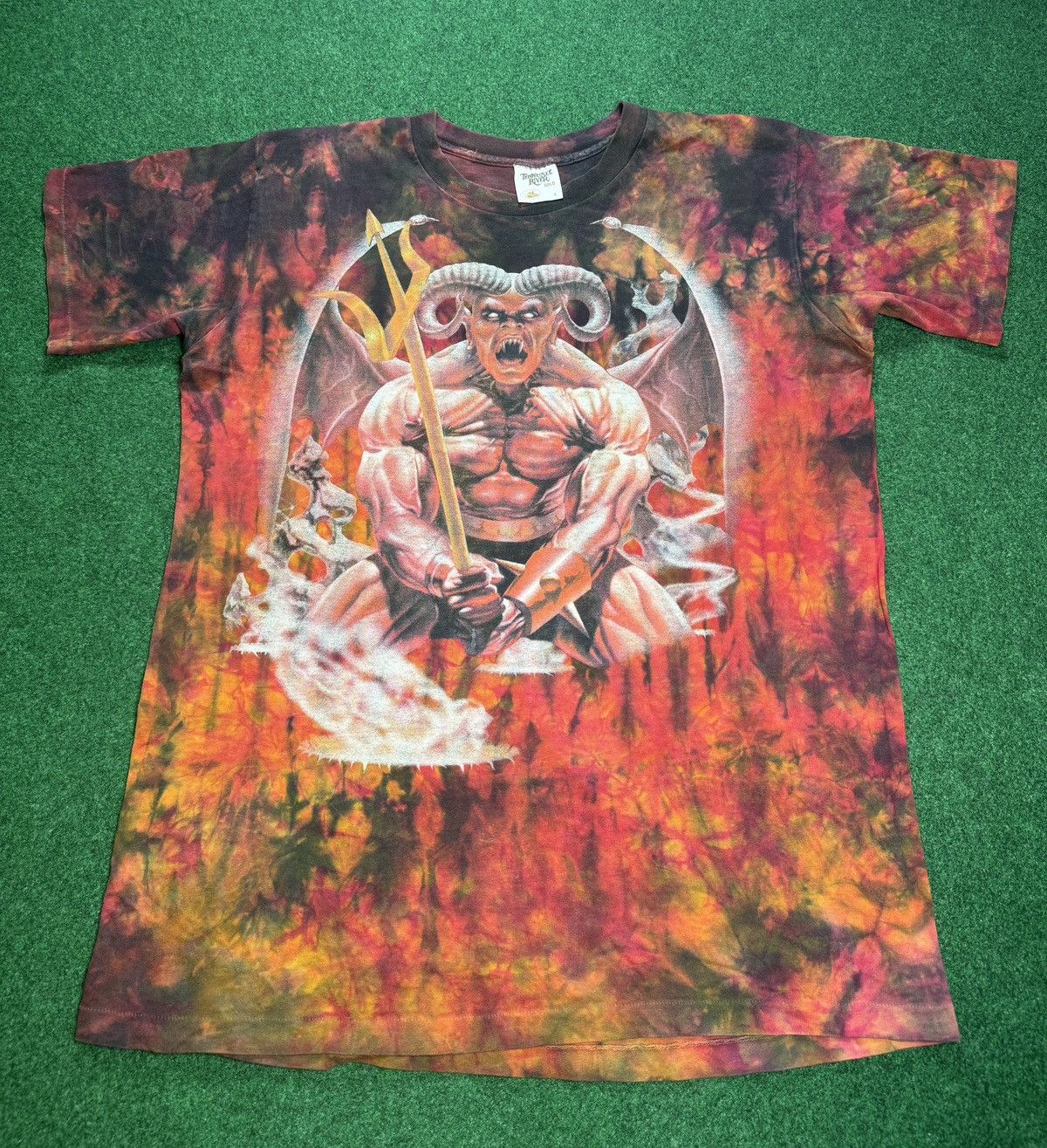 Vintage Vintage 90s Devil Satan Lucifer Halloween Demon T Shirt Size US L / EU 52-54 / 3 - 1 Thumbnail