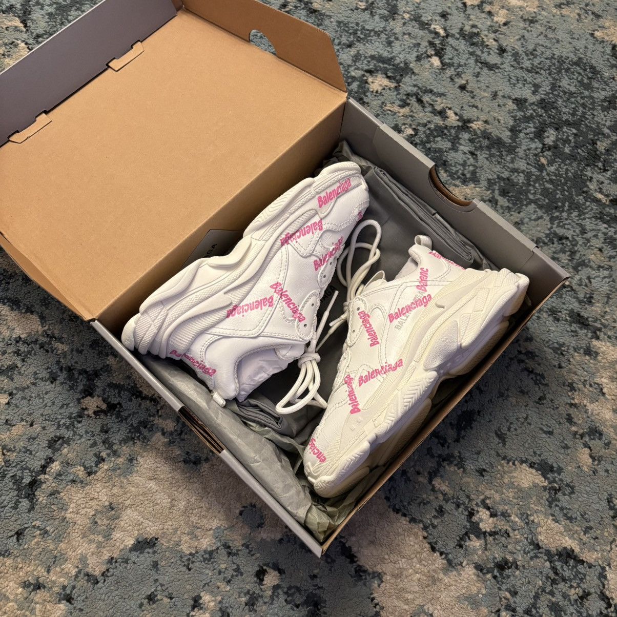 Balenciaga Balenciaga Kids Triple S Logo Sneaker Size 1Y Brand New Size ONE SIZE - 8 Thumbnail