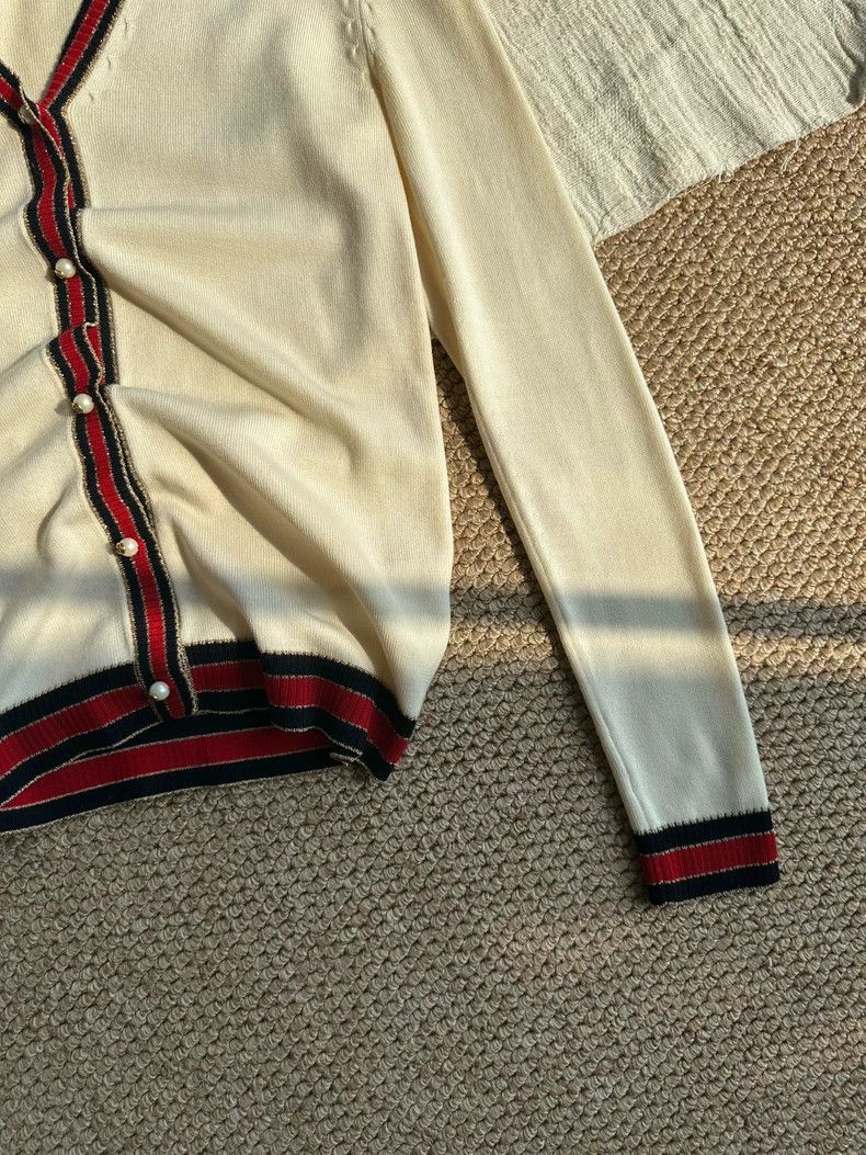Other Gucci Pearl buckle V-neck black and red striped knitted ca Size S / US 4 / IT 40 - 3 Thumbnail