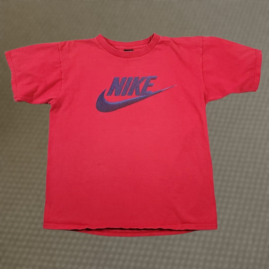 Nike VINTAGE Nike T-Shirt Mens Medium Red Short Sleeve Logo Graphic 90s Y2K Big Front Size US M / EU 48-50 / 2 - 1 Thumbnail