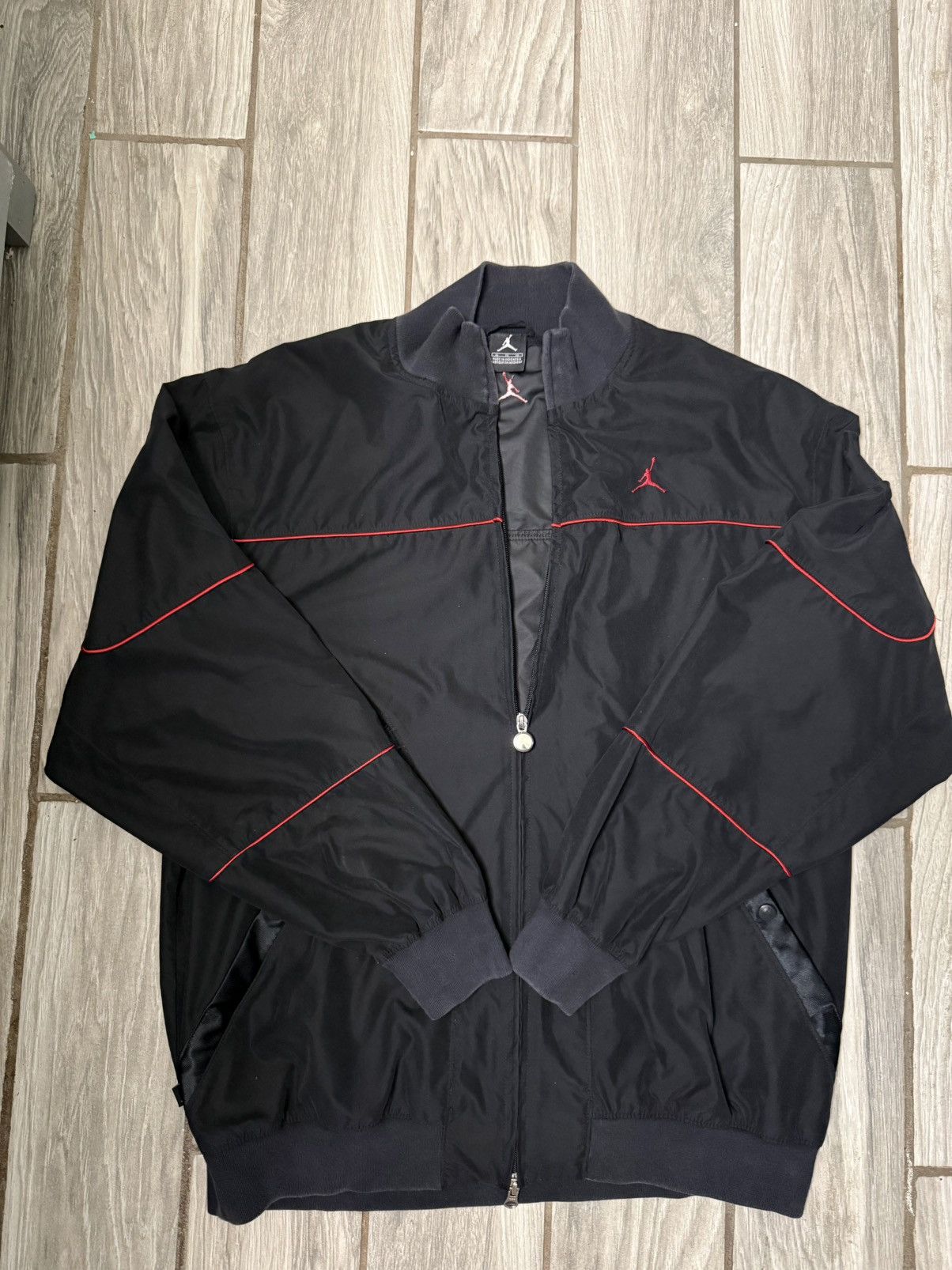 Jordan Brand Vintage 2000’s Jordan Casual Full Zip-Up Jacket Black/Red Size US XL / EU 56 / 4 - 1 Thumbnail