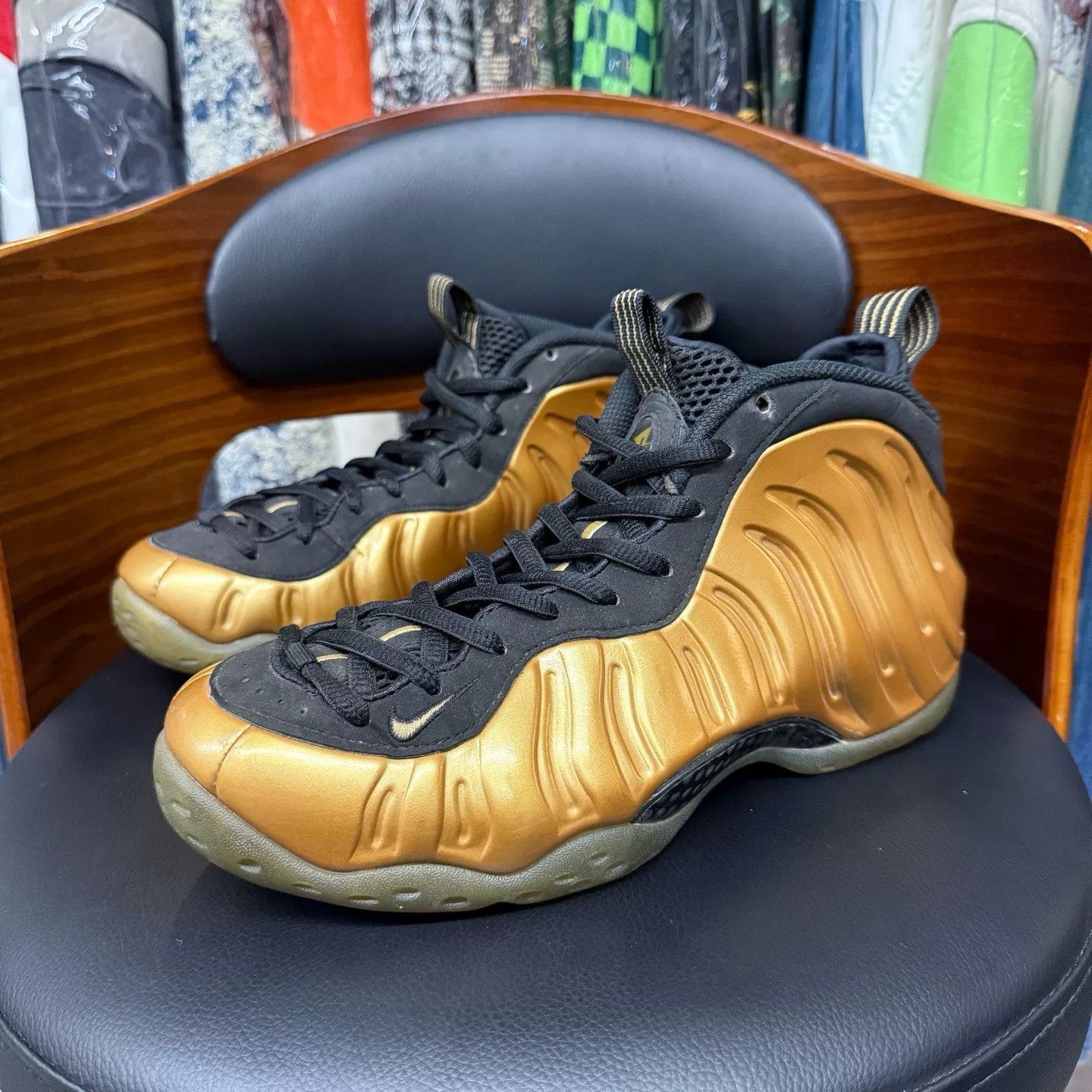 Nike Nike Gold Lowtop Sneakers 41 Men Size US 8.5 / EU 41-42 - 1 Thumbnail