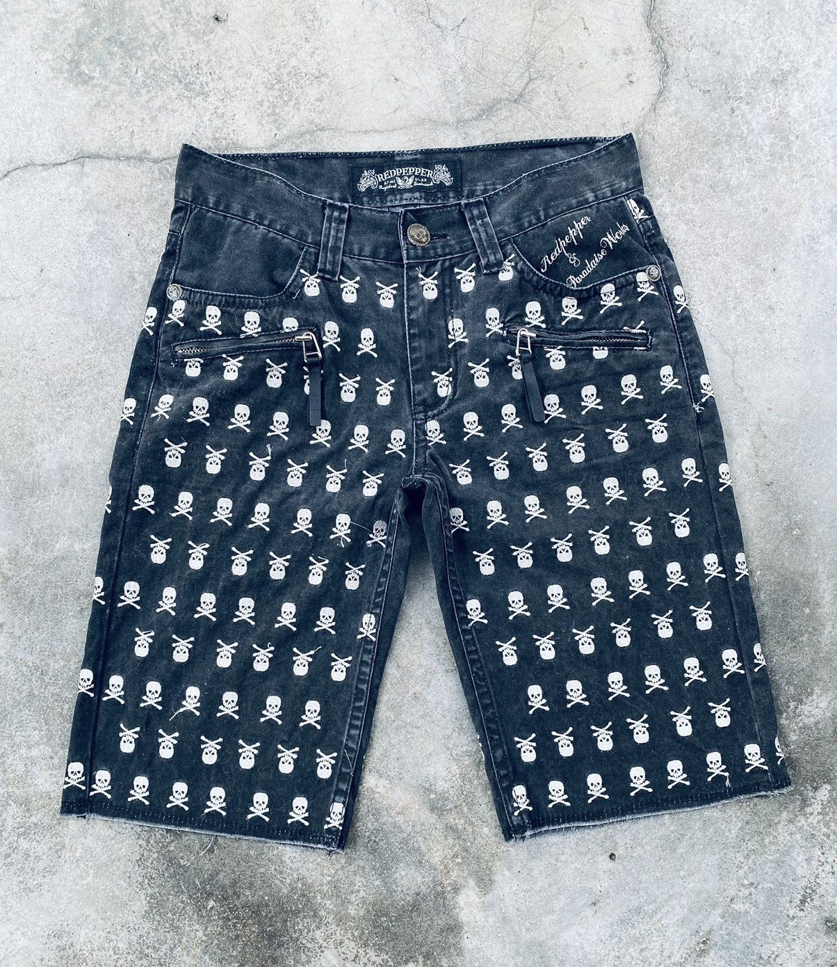 Vintage Vintage Red Pepper Skull Jorts Pants Size US 33 - 1 Thumbnail