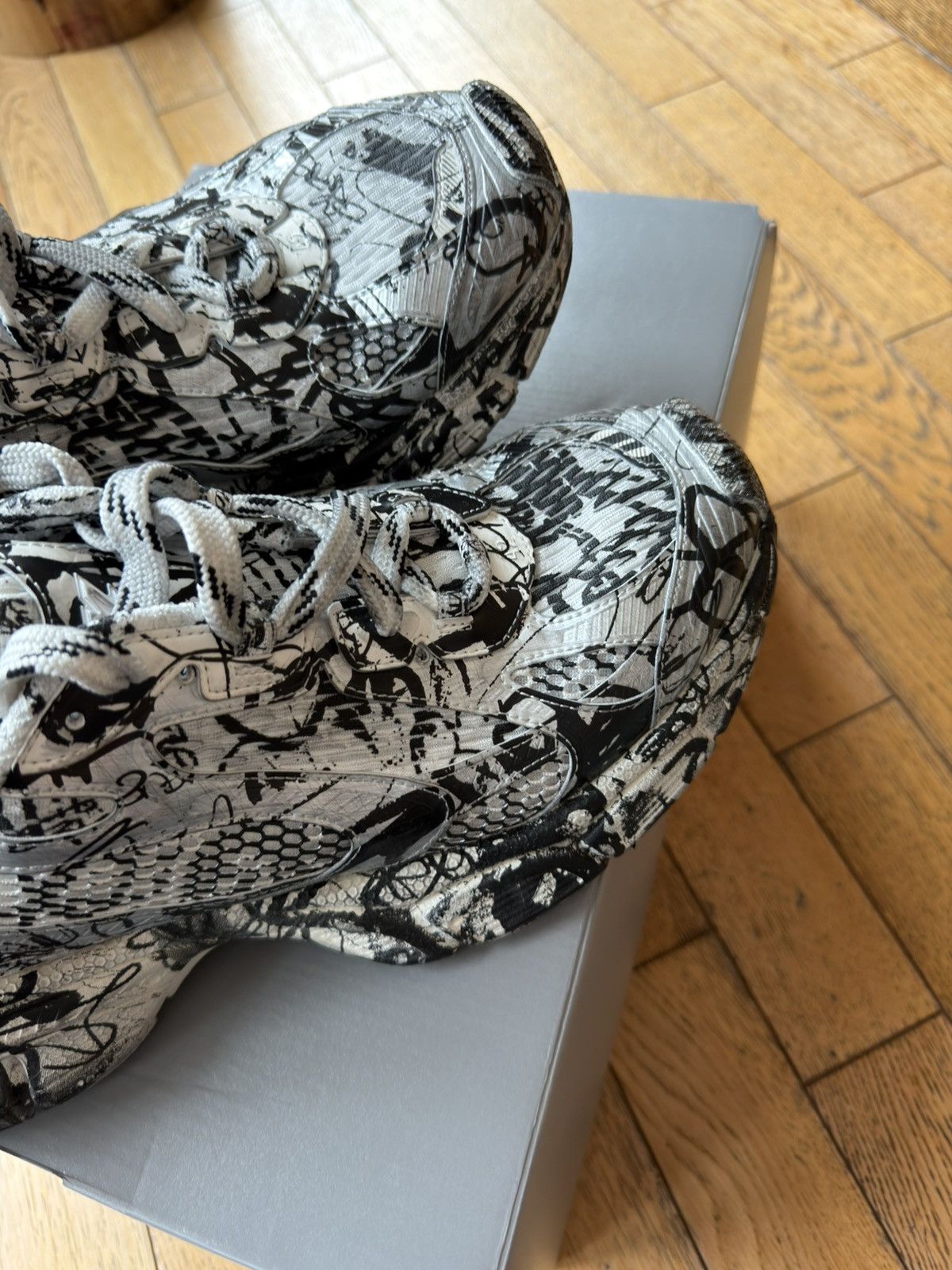 Balenciaga BALENCIAGA DEMNA SNEAKERS 3XL EXTREME GRAFFITI SIZE 42 Size US 8.5 / EU 41-42 - 16 Thumbnail