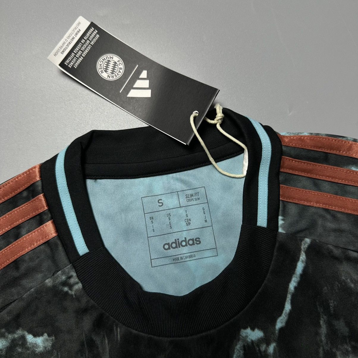 Vintage BAYERN ADIDAS 2024/2025 FOOTBALL AWAY JERSEY #17 OLISE Size US S / EU 44-46 / 1 - 8 Thumbnail