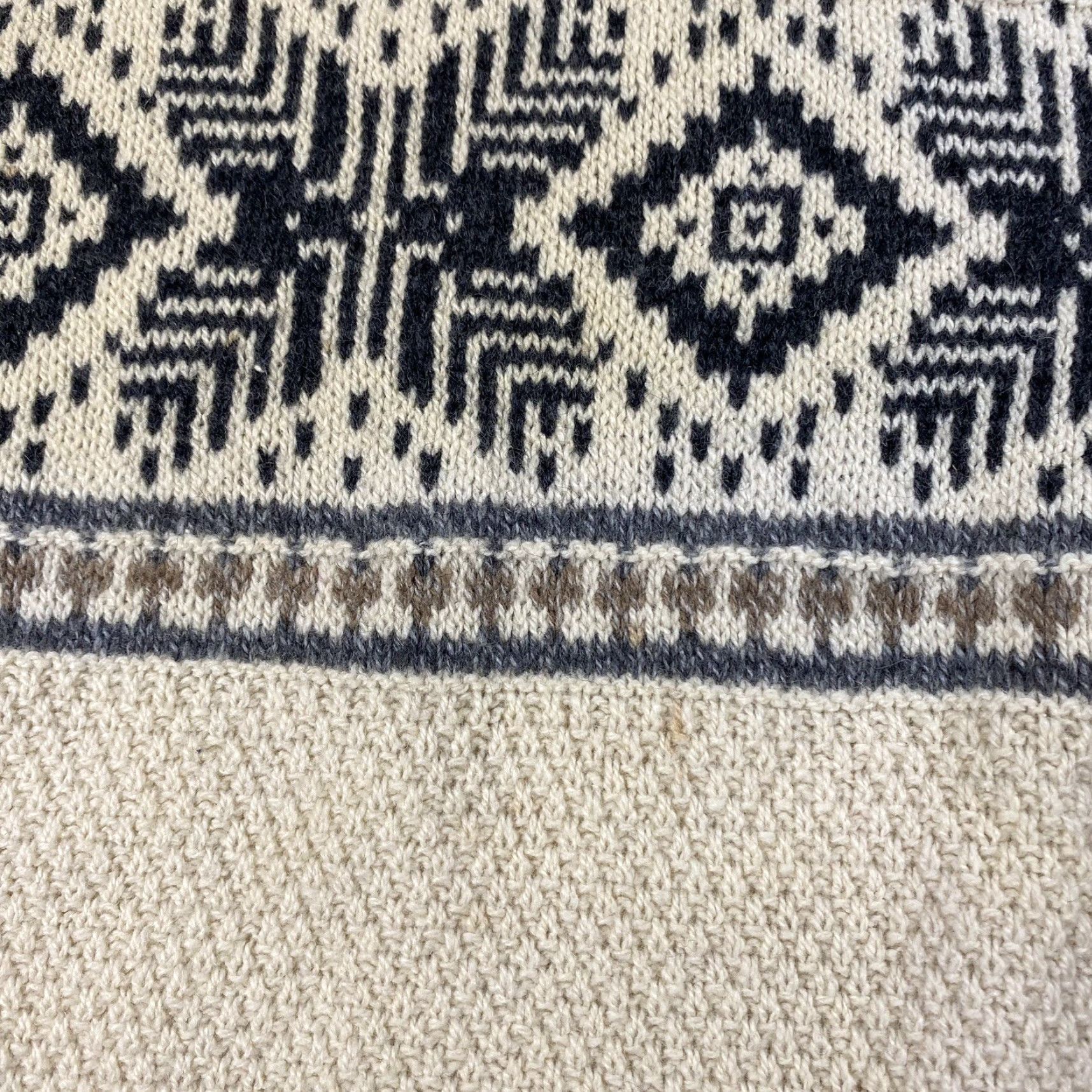 Vintage VINTAGE Abraham & Strauss Men's Sweater L Crew Neck Aztec Pattern Wool Ivory Fall Winter Size US L / EU 52-54 / 3 - 5 Thumbnail