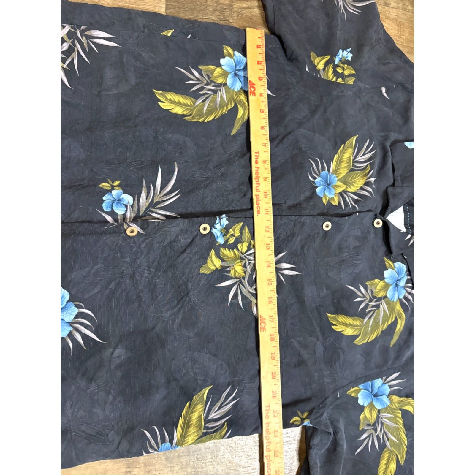 Tommy Bahama Tommy Bahama Shirt L Button-Up Hawaiian Black Floral Silk, Short Sleeve, Casual Mens Size US L / EU 52-54 / 3 - 3 Thumbnail