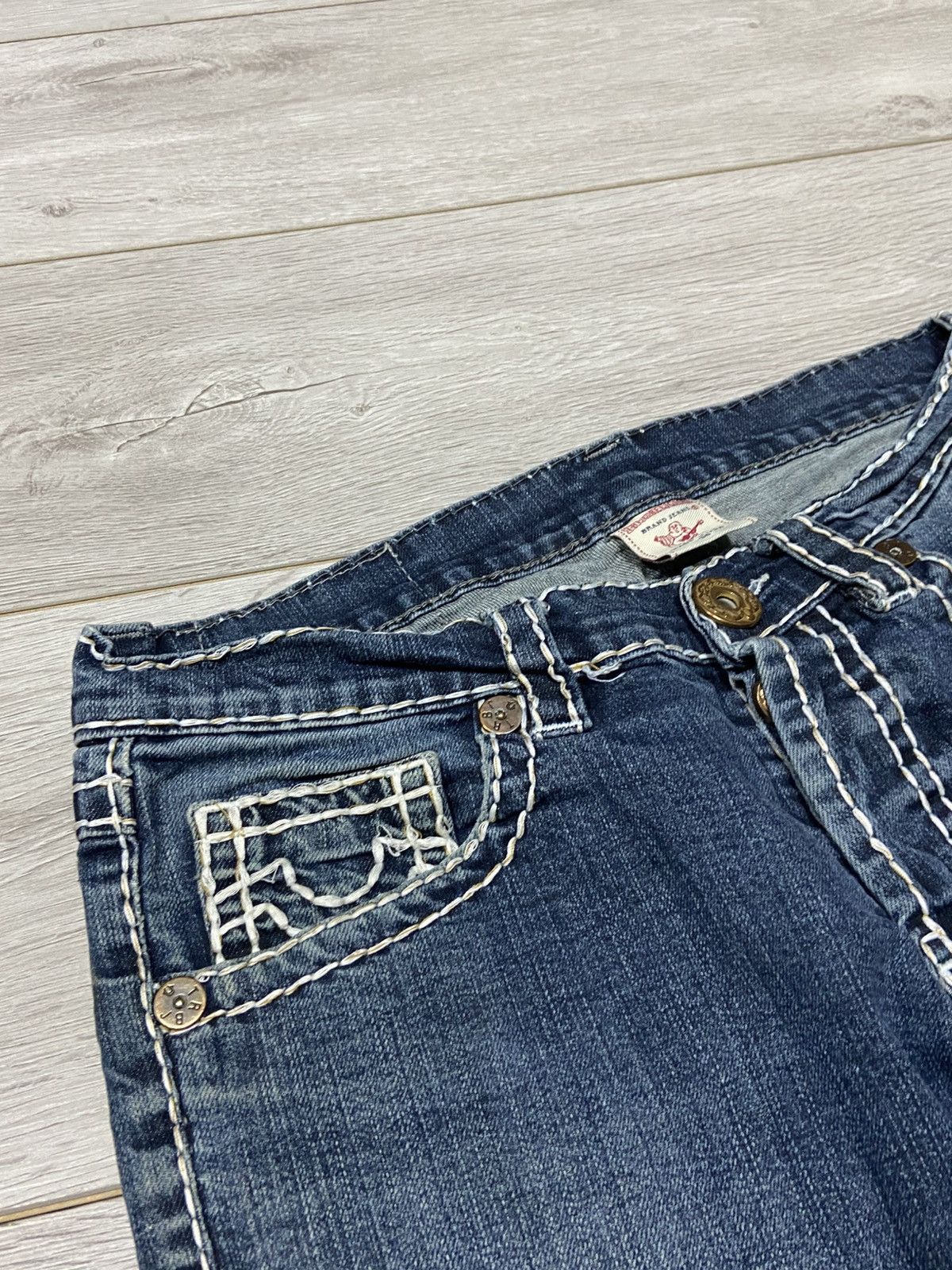 True Religion True Religion white stitched horse shoe vintage denim jeans Size US 30 / EU 46 - 6 Thumbnail