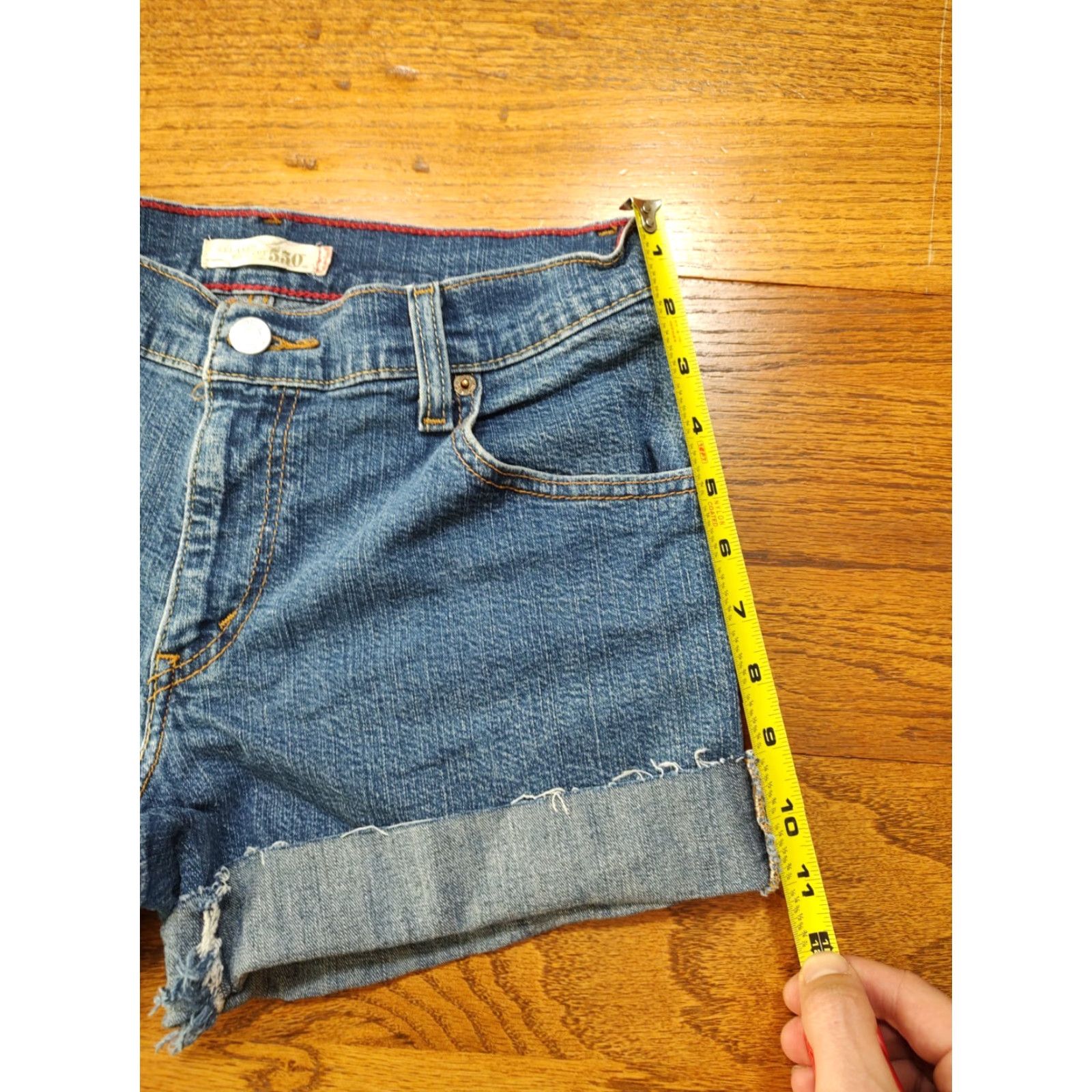 Levi's VTG Levi's 550 Denim Cut Off Shorts Womens 28 in Blue Relaxed 3.5 in Inseam 6 Fashion 90s USA Classic Jeans Size 28" / US 6 / IT 42 - 5 Thumbnail