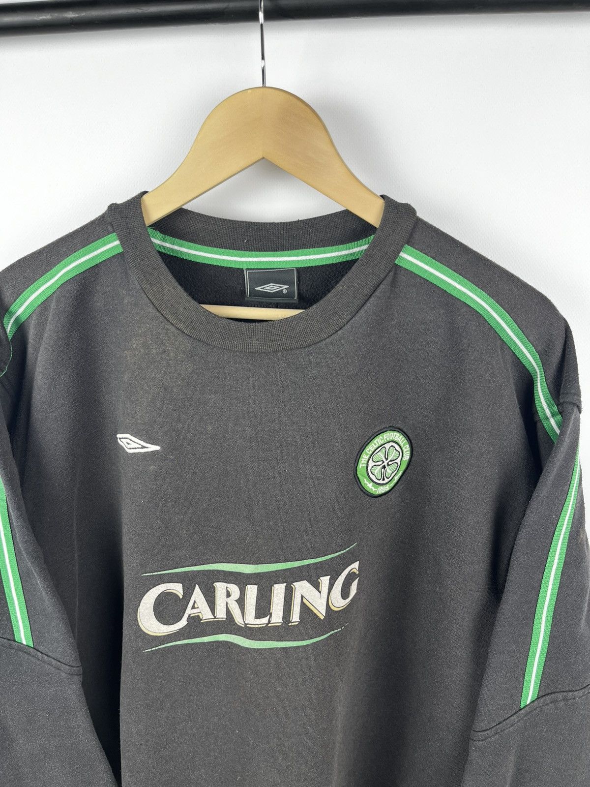 Umbro CELTIC 2004 FOOTBALL SOCCER SWEATSHIRT UMBRO sz M MEN BLACK Size US XL / EU 56 / 4 - 2 Thumbnail
