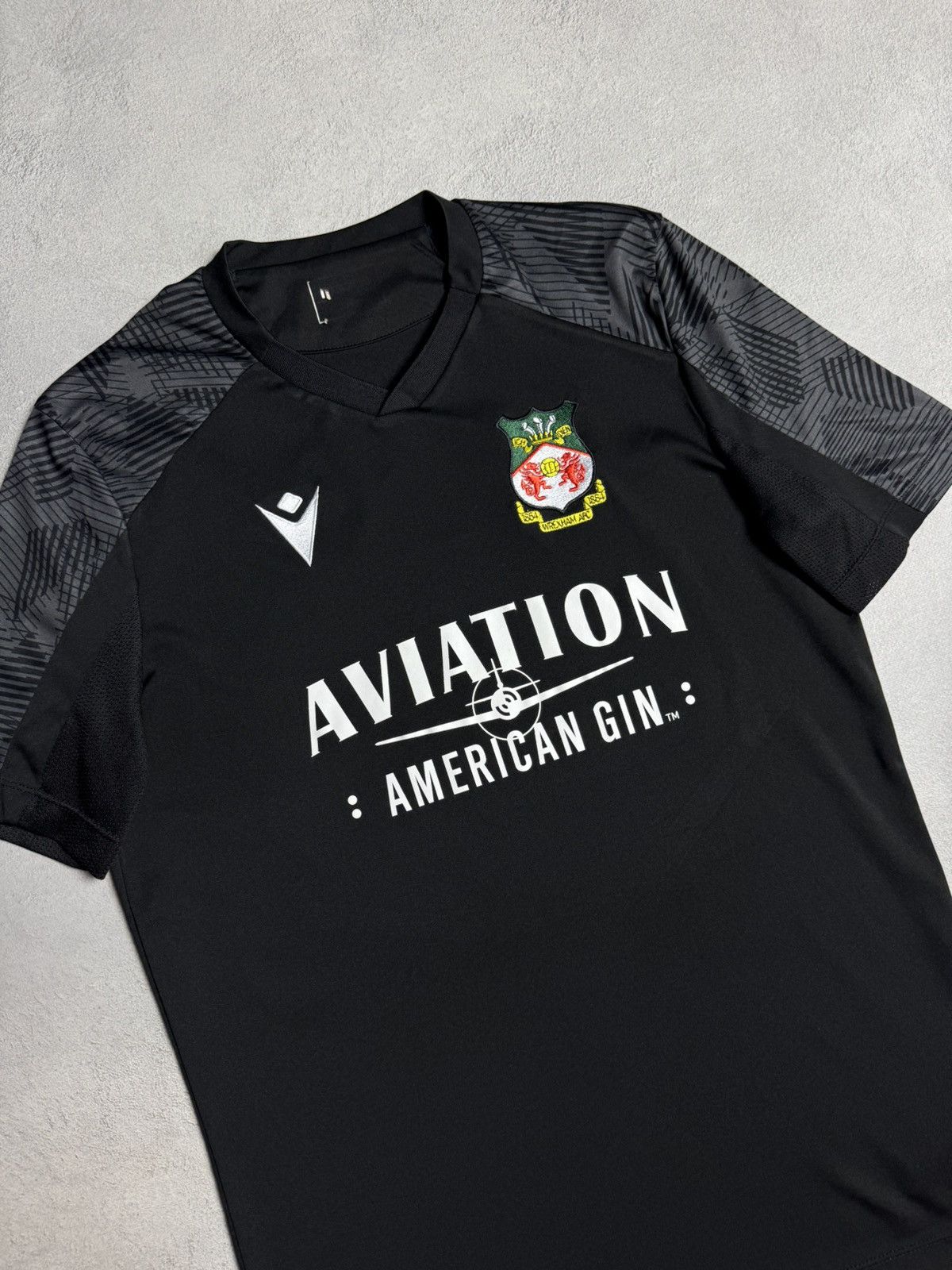 Macron Wrexham 2022 2023 Training Shirt Soccer Jersey Macron Size US M / EU 48-50 / 2 - 3 Thumbnail