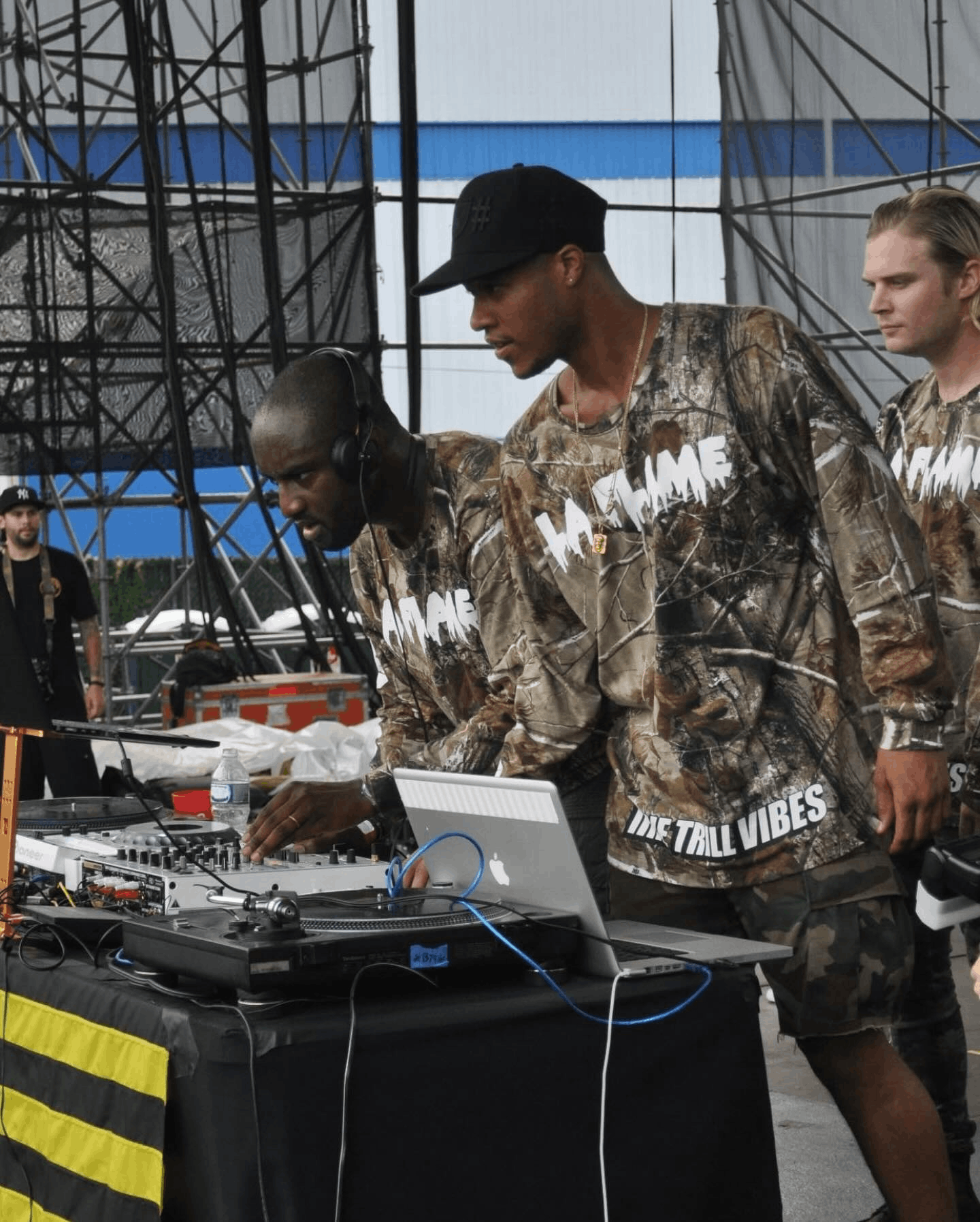 Been Trill Been Trill Travis Scott LA FLAME Realtree Camo Long Sleeve Size US S / EU 44-46 / 1 - 15 Thumbnail