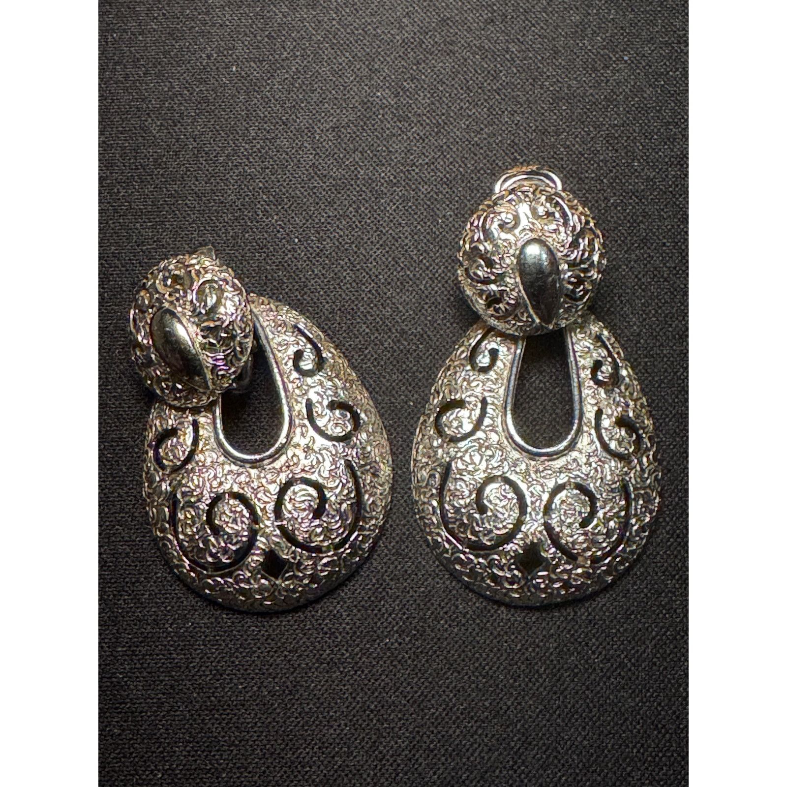 Other Vintage Sarah Coventry Textured Silver Tone Clip On Earrings Size ONE SIZE - 2 Thumbnail