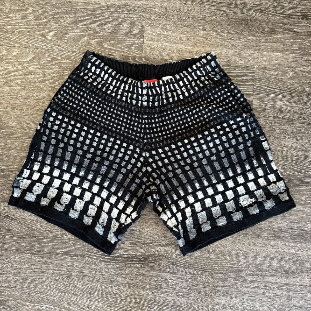 Supreme Supreme Gradient Grid Woven Shorts XL Size US 36 / EU 52 - 1 Thumbnail