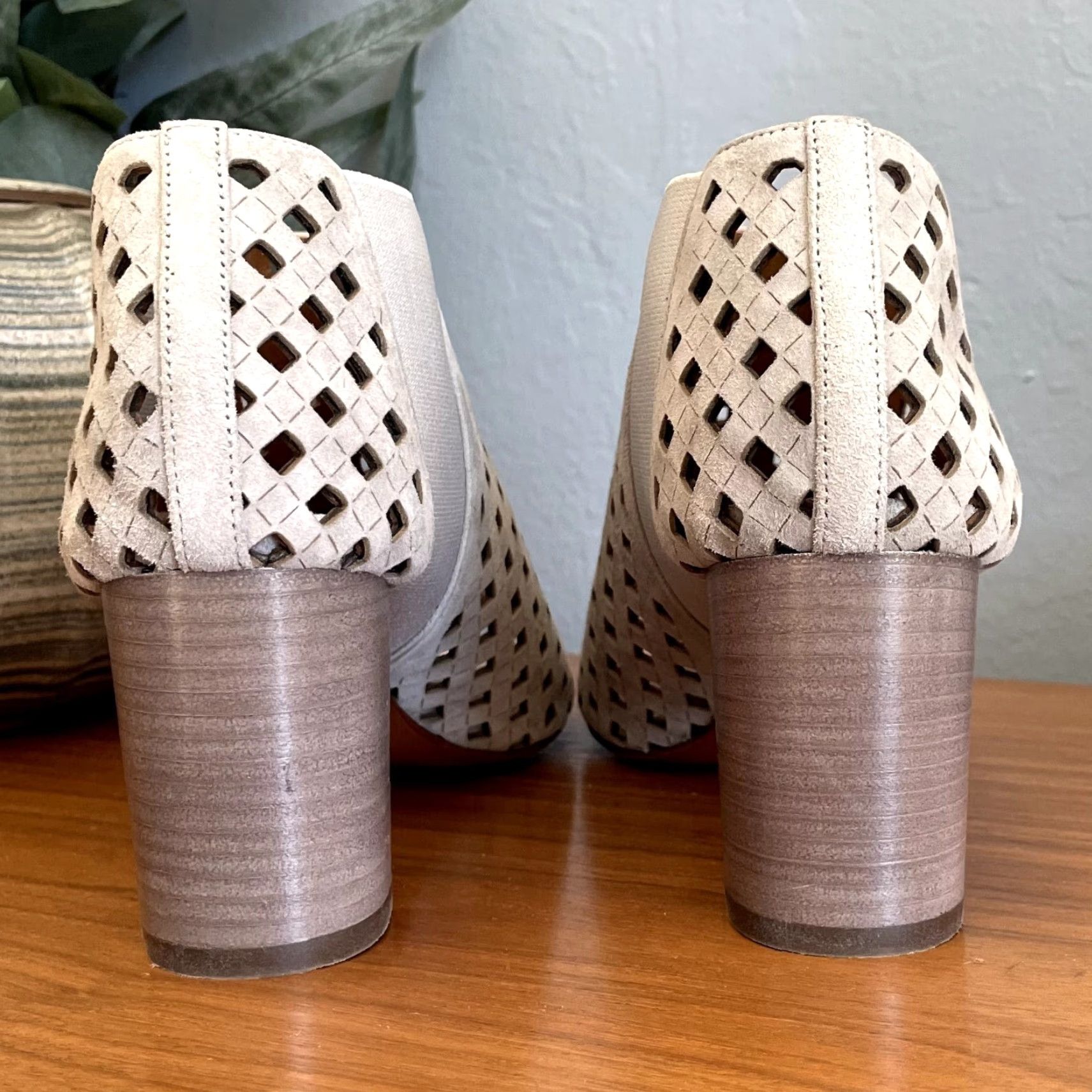Aquatalia Aquatalia Shari Perforated Suede Open-Toe Booties Sz 10 Women's Boots City Going Out Gray Pearl 10 Size US 10 / IT 40 - 5 Thumbnail