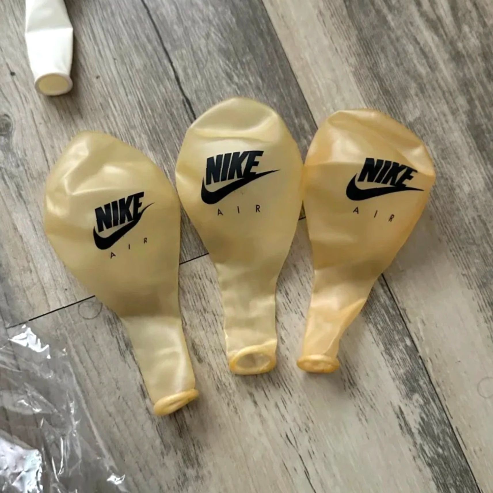 Nike VINTAGE Nike Promotional Balloons And Pump Promo Accessory Set Unisex One Size White Black Nike Promo Balloons Pump Size ONE SIZE - 5 Thumbnail