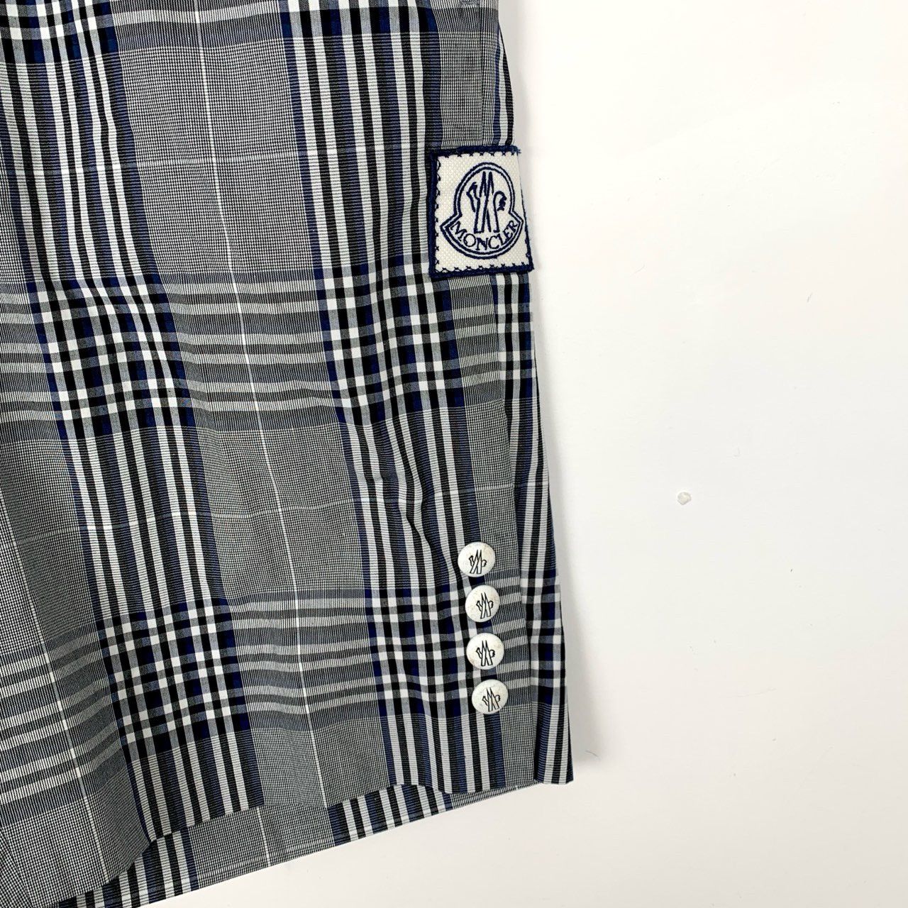 Moncler Moncler Shorts Grey Cotton Shorts (Size 0/XS) Size US 34 / EU 50 - 6 Thumbnail