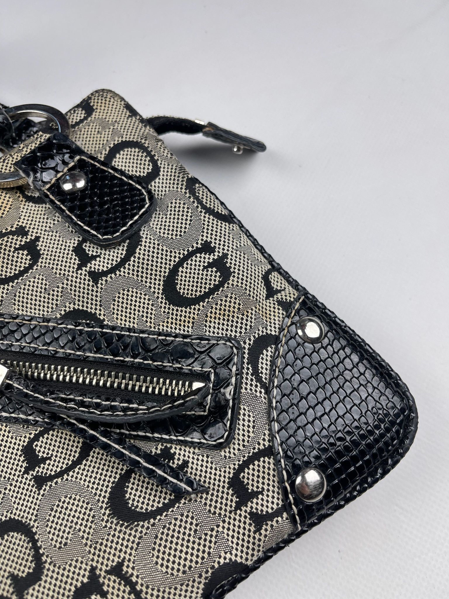Guess Guess vintage buckle logo bag baguette mini 00s Y2k Handbag Size ONE SIZE - 8 Thumbnail