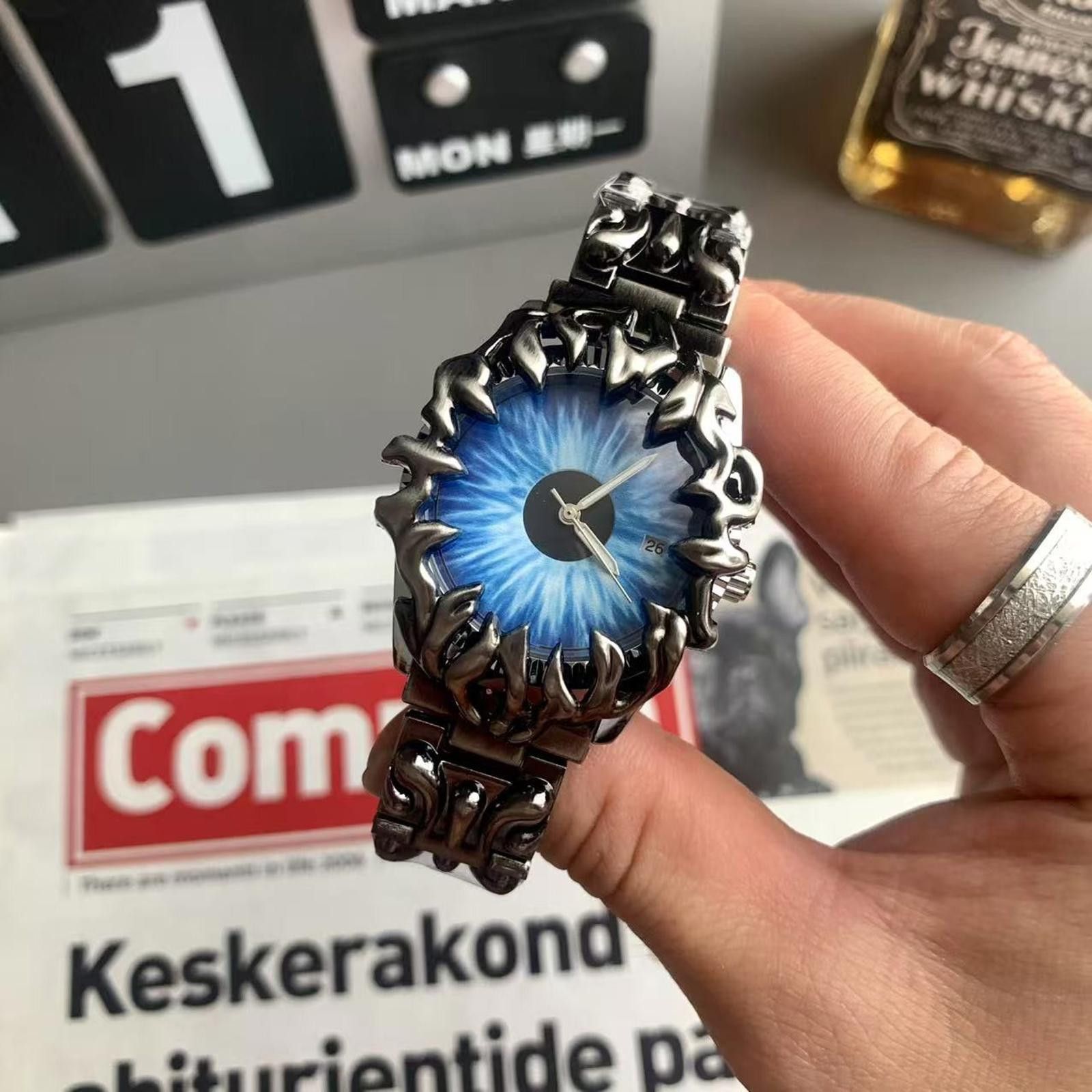 Vintage Demon Eye Claw Watch – Y2K Design Size ONE SIZE - 3 Thumbnail