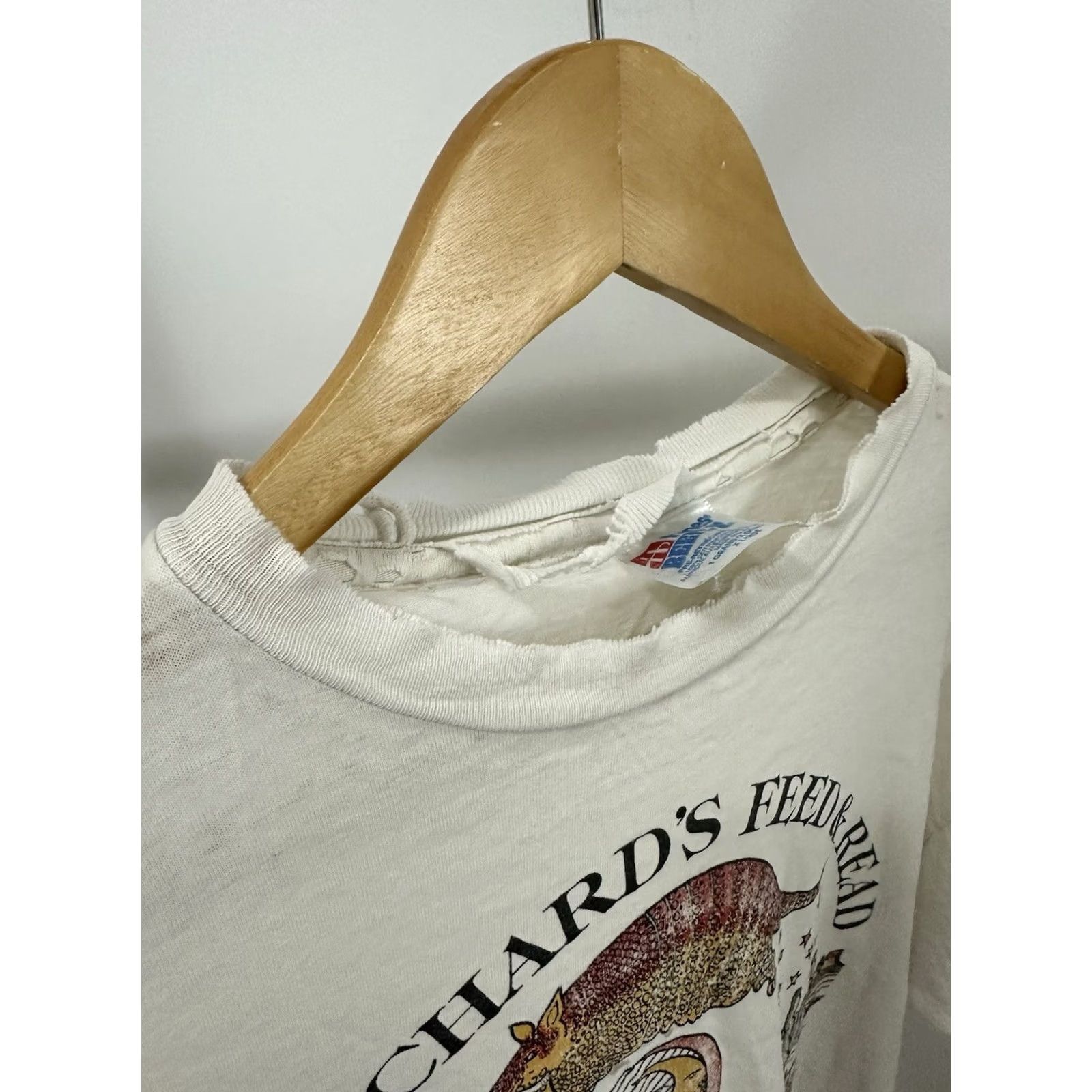 Hanes VTG 90s Poor Richard's Feed & Read Book Store Thrashed Worn Cotton T-Shirt XL Mens White Hanes Shirt Tee Size US XL / EU 56 / 4 - 8 Thumbnail