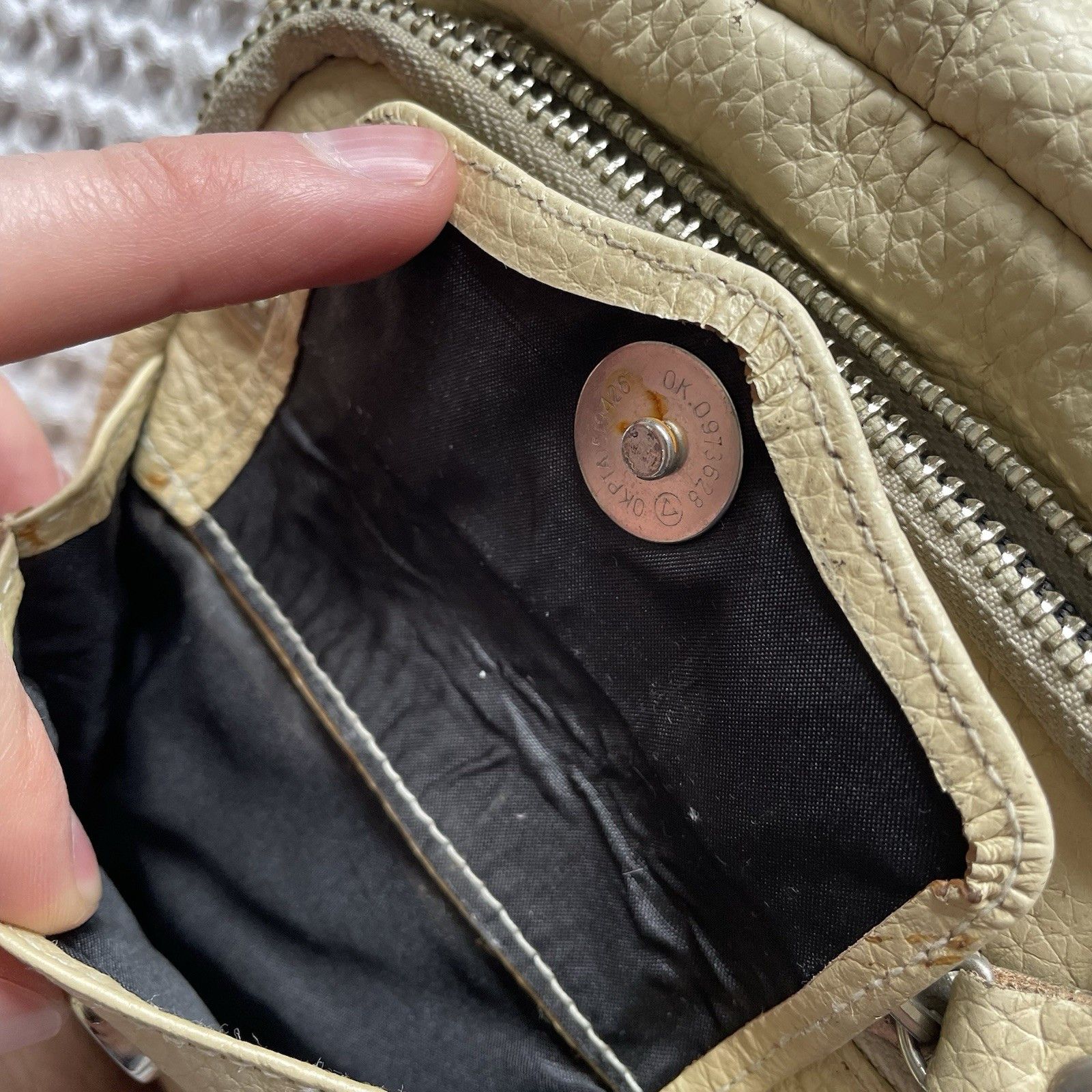 Oakley Vintage Oakley Leather Bum Bag Side Messenger Shoulder Size ONE SIZE - 12 Thumbnail