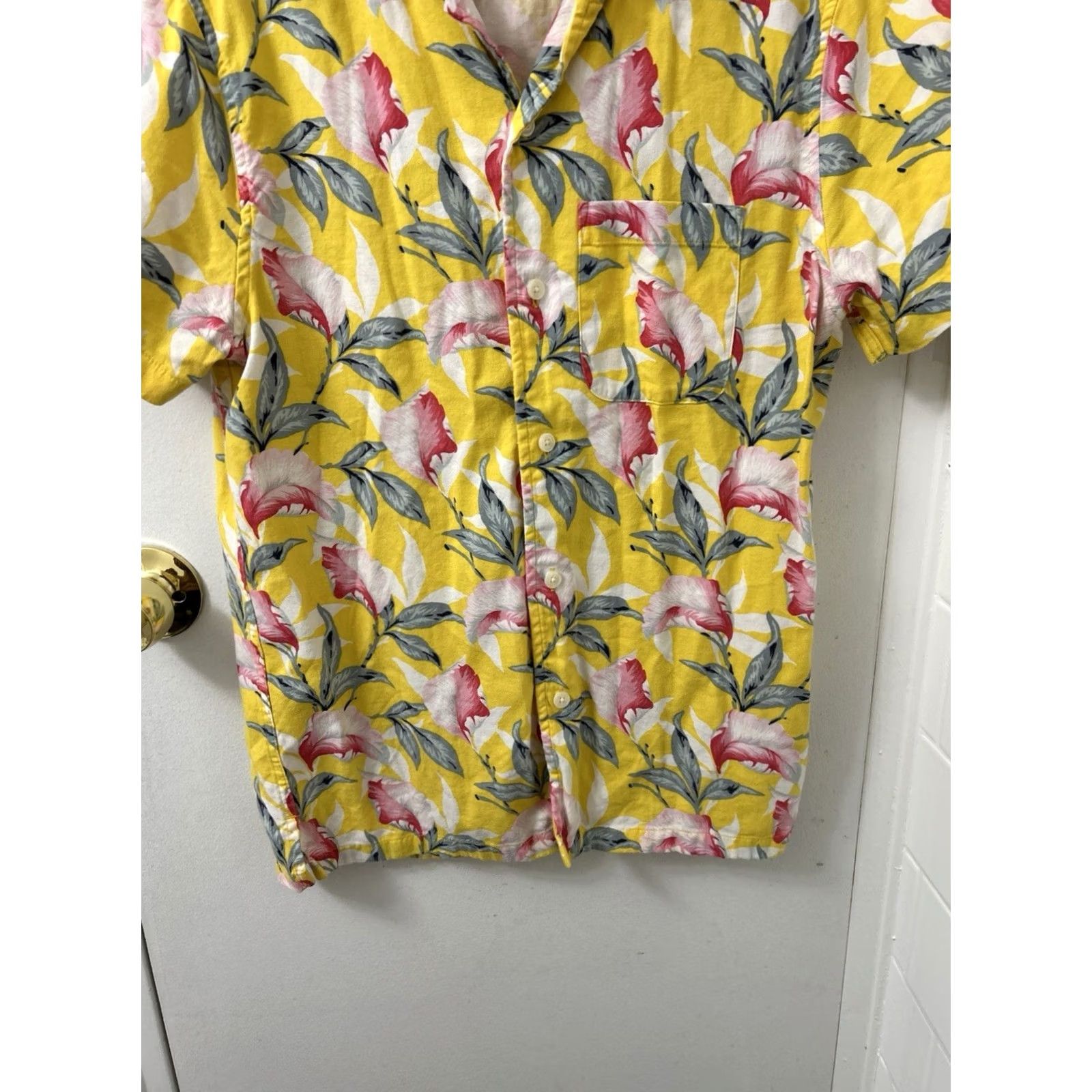 Abercrombie & Fitch Abercrombie & Fitch Shirt Mens Size Small Yellow Floral Print Short Sleeve Button Up Camp Collar Size US S / EU 44-46 / 1 - 3 Thumbnail