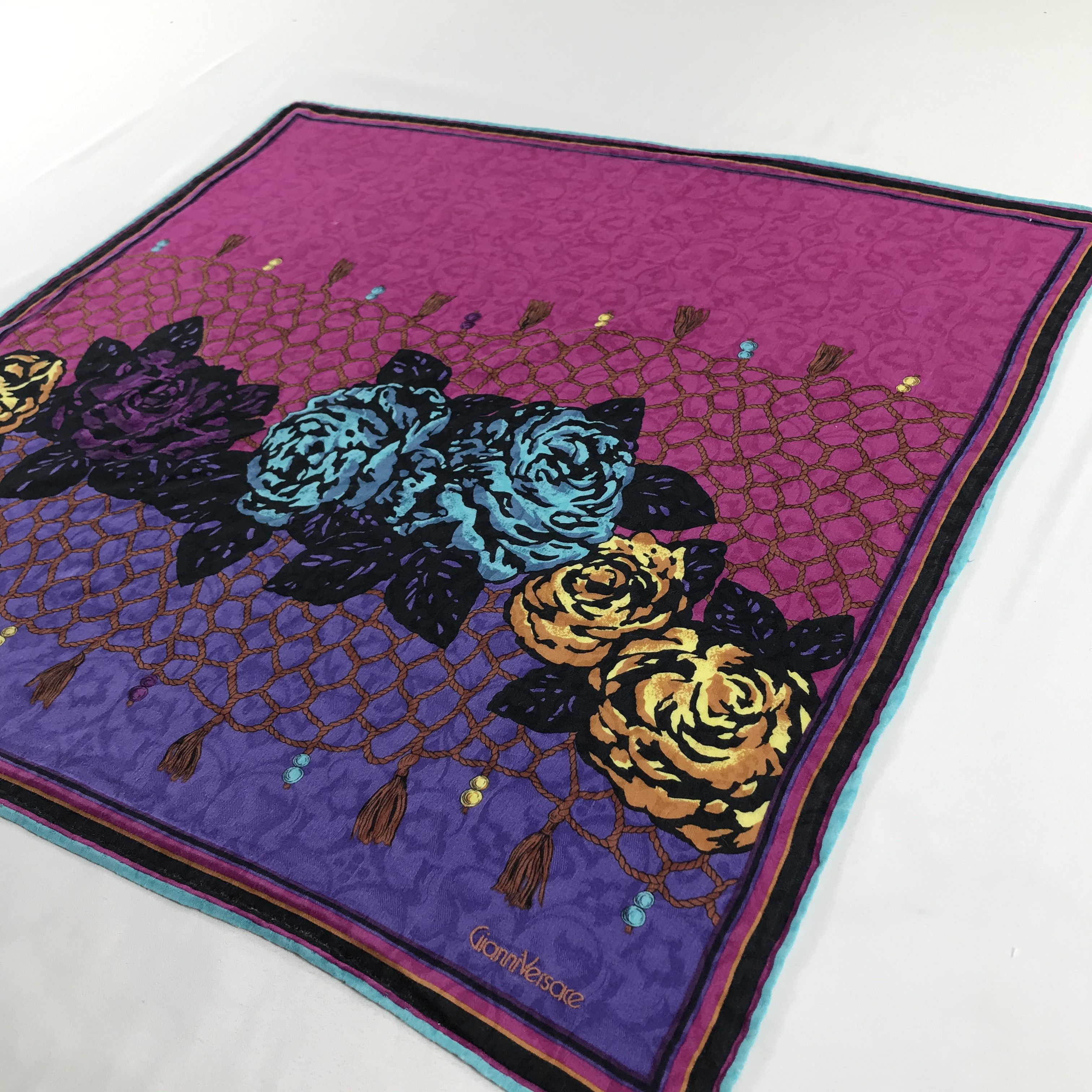 Versace Gianni Versace Handkerchief Neckerchief Bandana H632 Size ONE SIZE - 1 Thumbnail