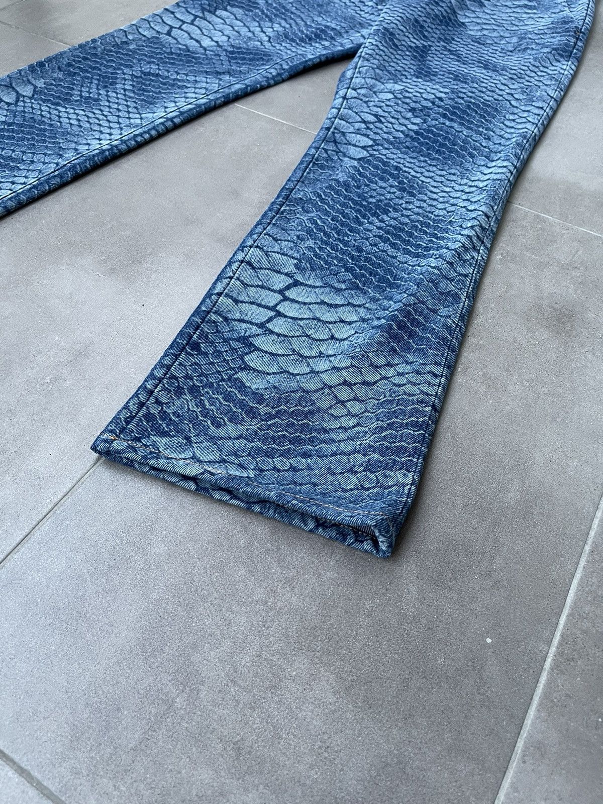 Maison Margiela !DS! SS22 Maison Margiela SnakeSkin Blue Pattern Denim Pants Size US 34 / EU 50 - 10 Thumbnail