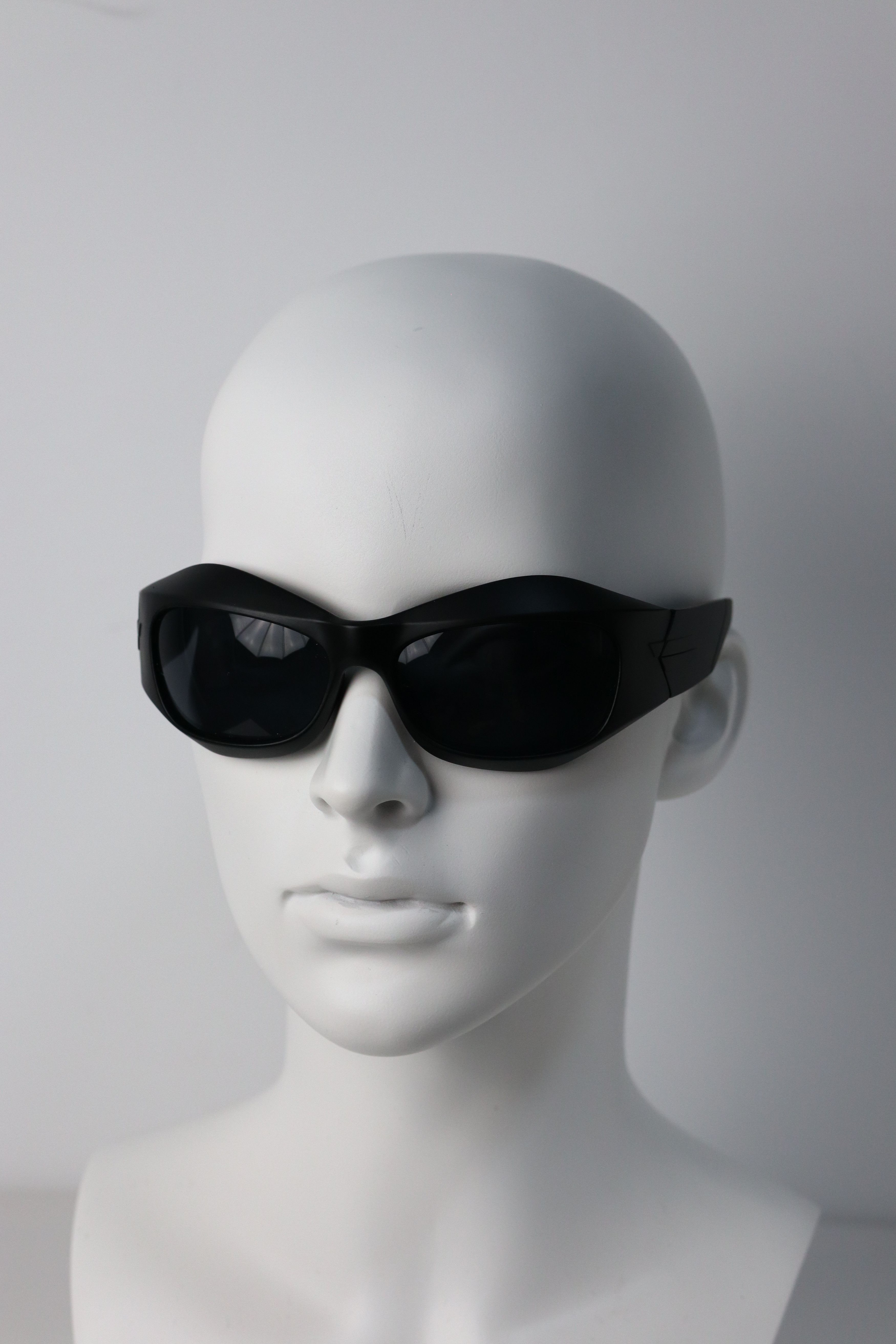 Japanese Brand Y2k Avant Garde Futuristic Black Sunglasses Unisex OS Size ONE SIZE - 6 Thumbnail