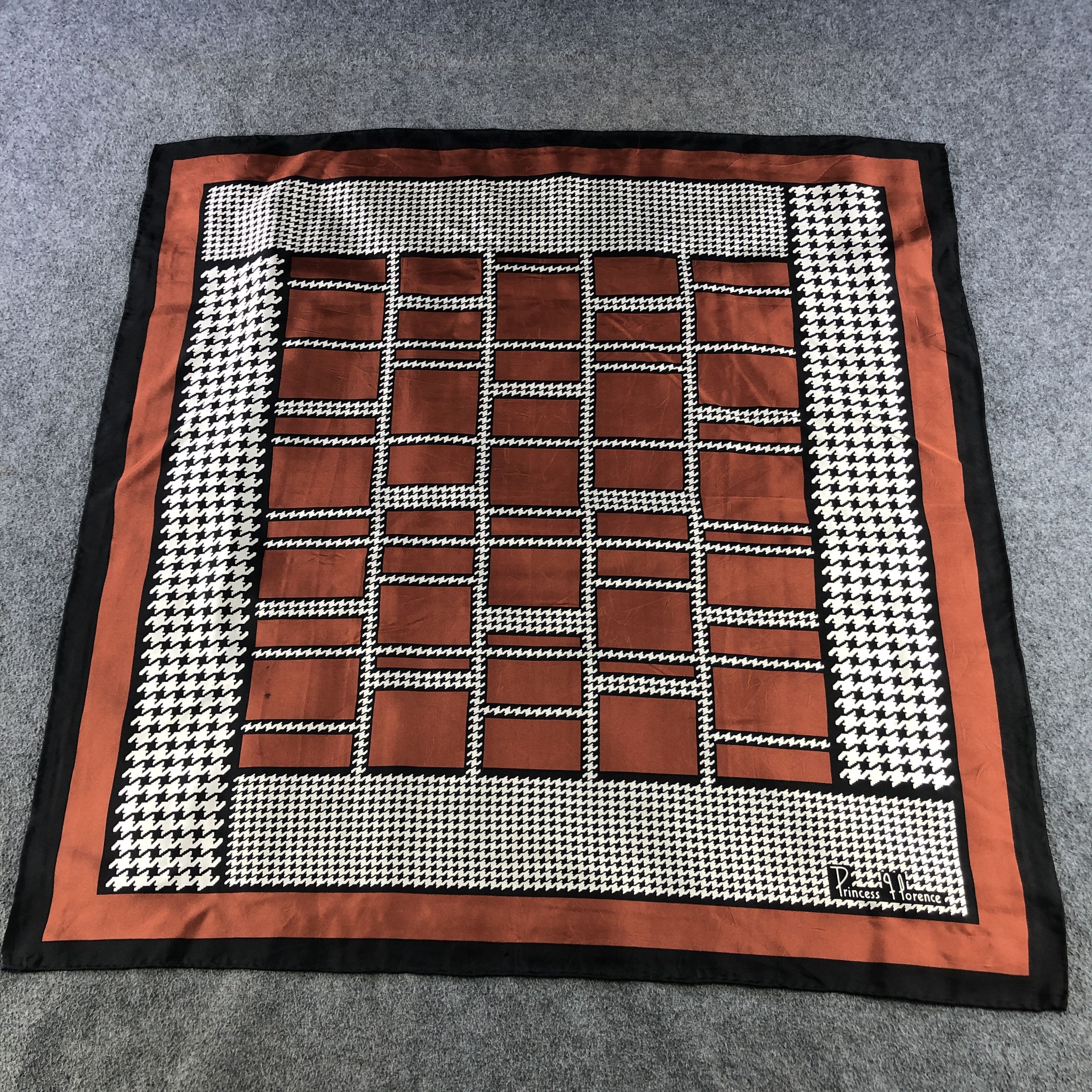 Japanese Brand Princess Florance Hand Rolled Houndstooth Silk Scarf M1060 Size ONE SIZE - 2 Thumbnail