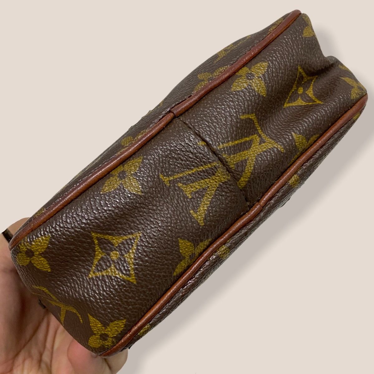 Vintage ‼️YES‼️ AUTHENTIC LOUIS VUITTON DANUBE ECLAIR ZIPPER SLING BAG Size ONE SIZE - 7 Thumbnail