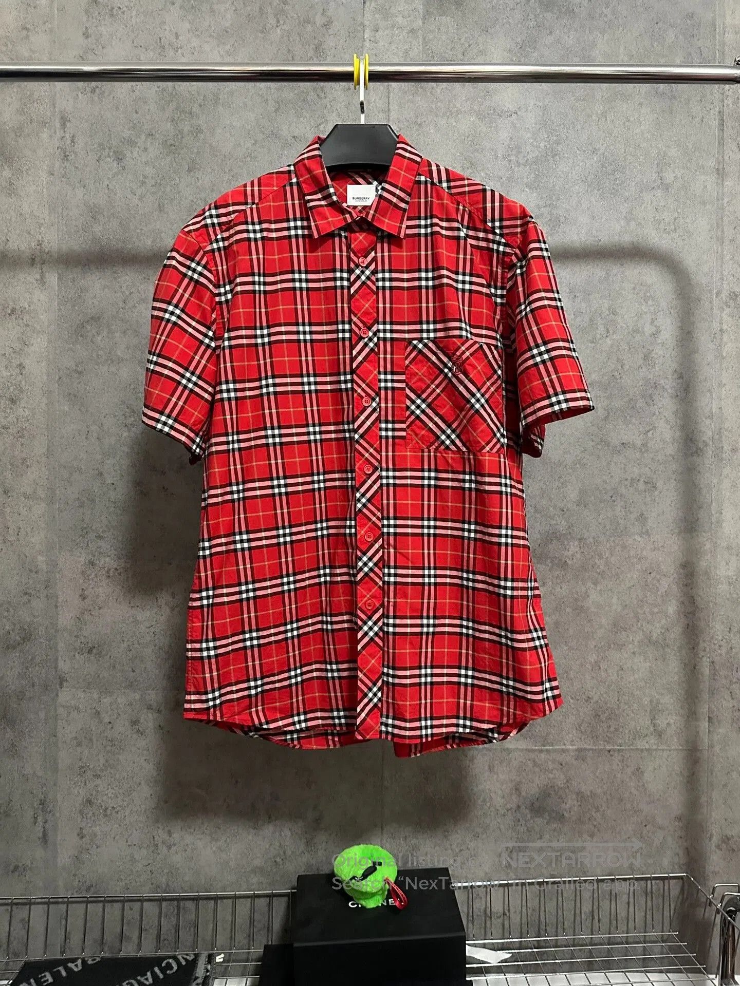 Burberry Burberry Red Plaid Short-Sleeve Shirt. Size US XL / EU 56 / 4 - 1 Thumbnail